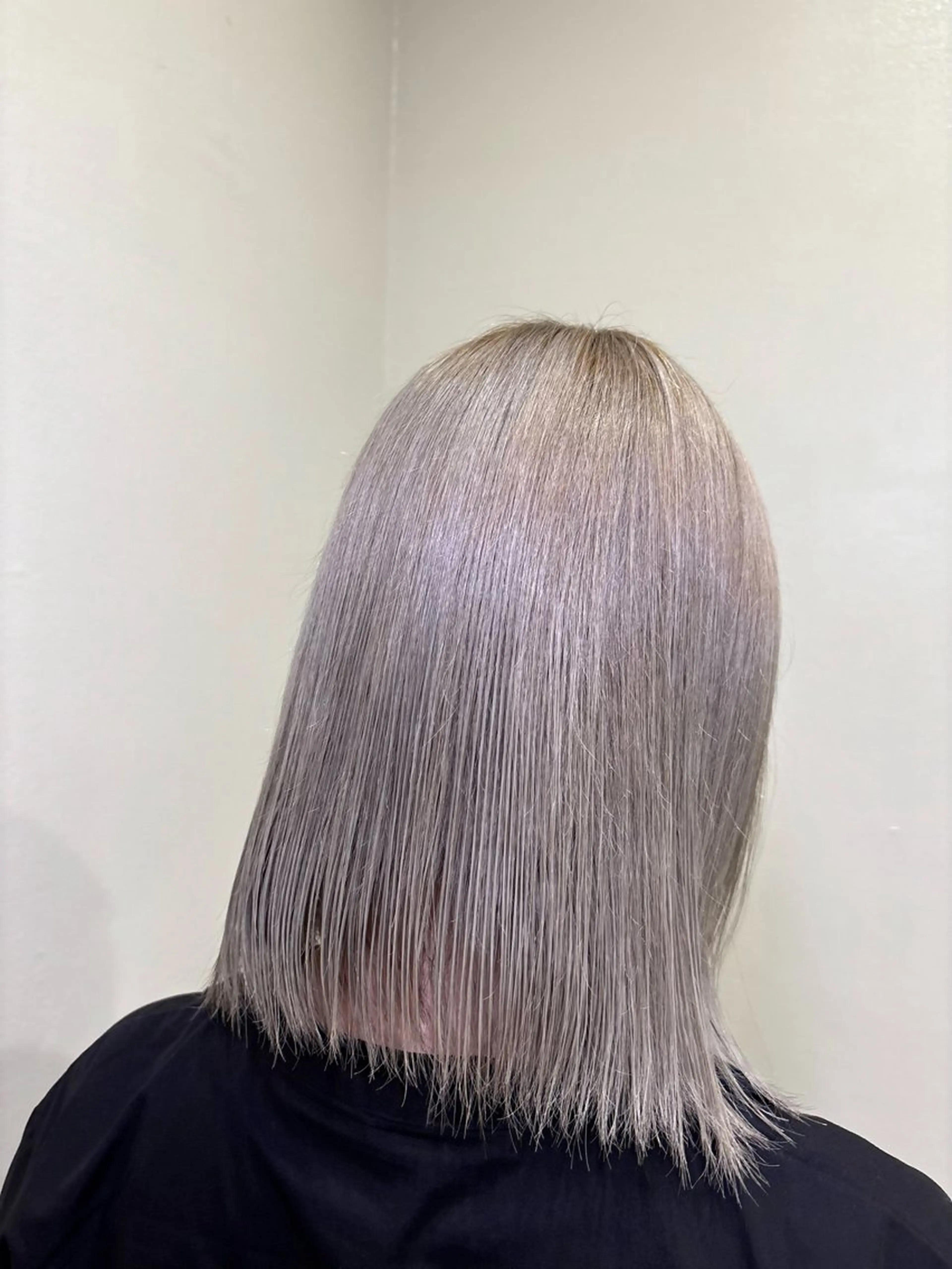 ミディアム カラー ブリーチ ハイトーンカラー シルバー トリートメント ヘアカラー トリートメント ワタナベ リリコのヘアスタイル