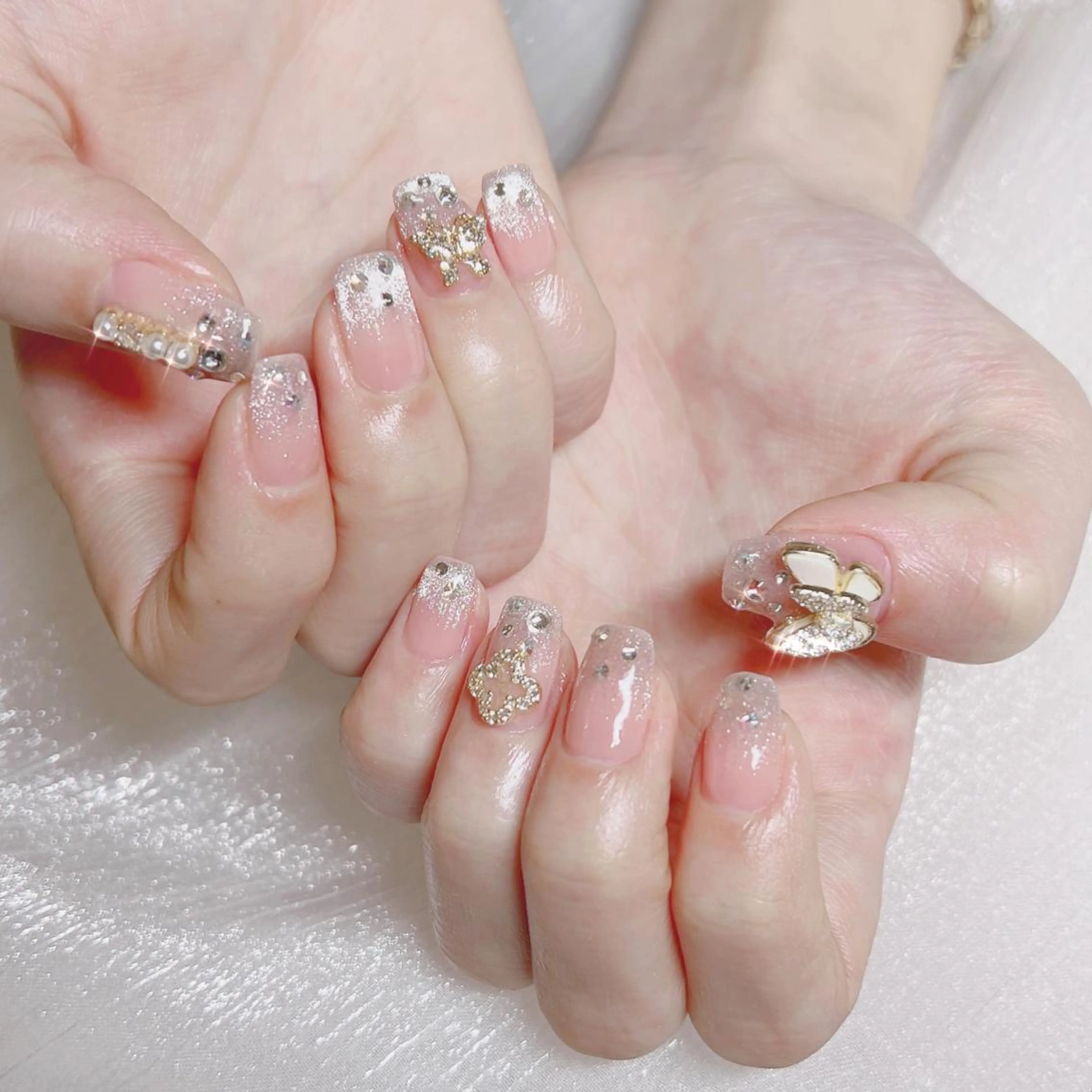 ネイル オーロラネイル フットネイル フレンチネイル ジェルネイル 韓国ネイル ハンドネイル ハンドケア 【ENサロン】 Rei🎀Nailのネイルデザイン