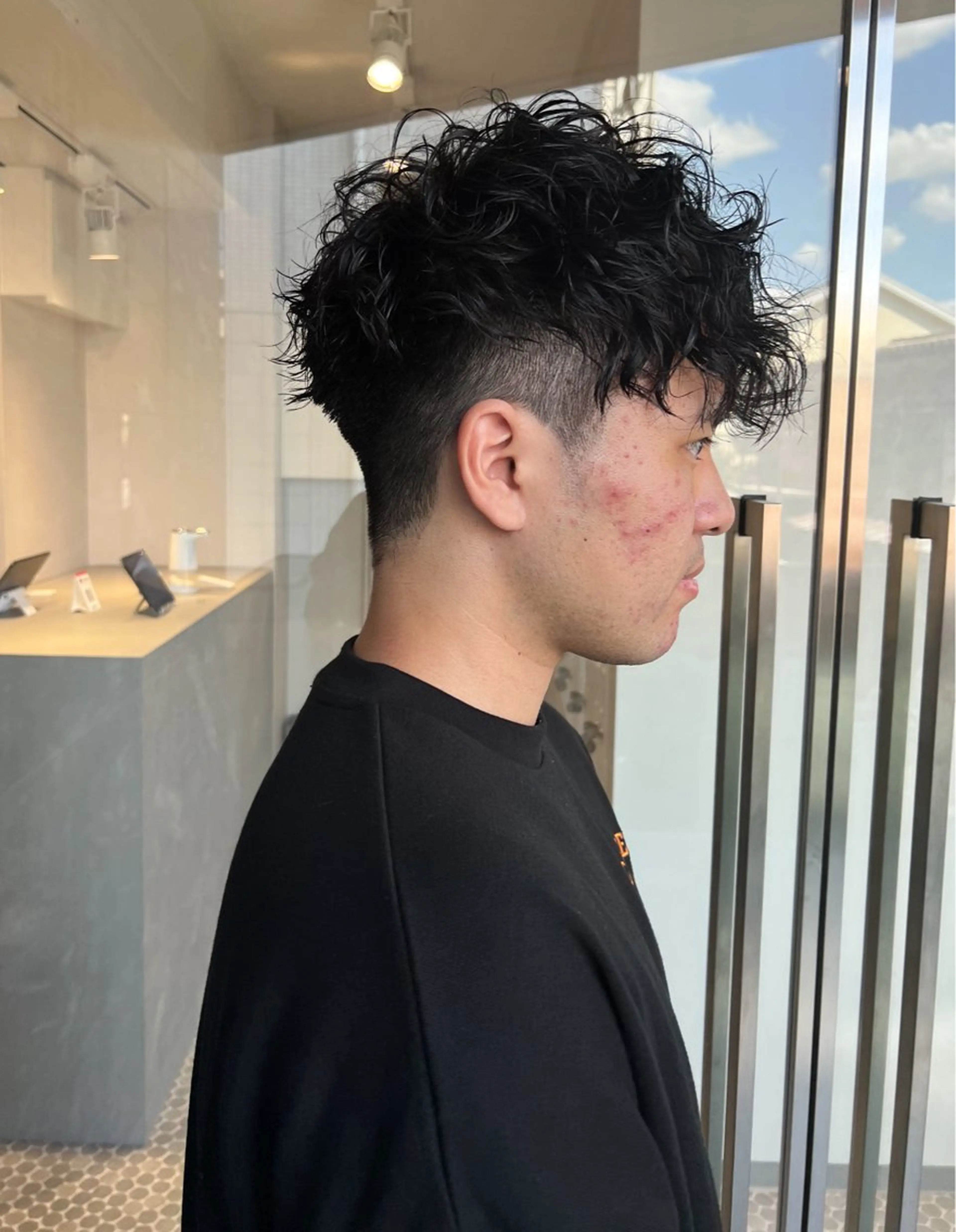 ショート パーマ メンズ フェードカット メンズパーマ スパイラルパーマ 樋野 亮のヘアスタイル