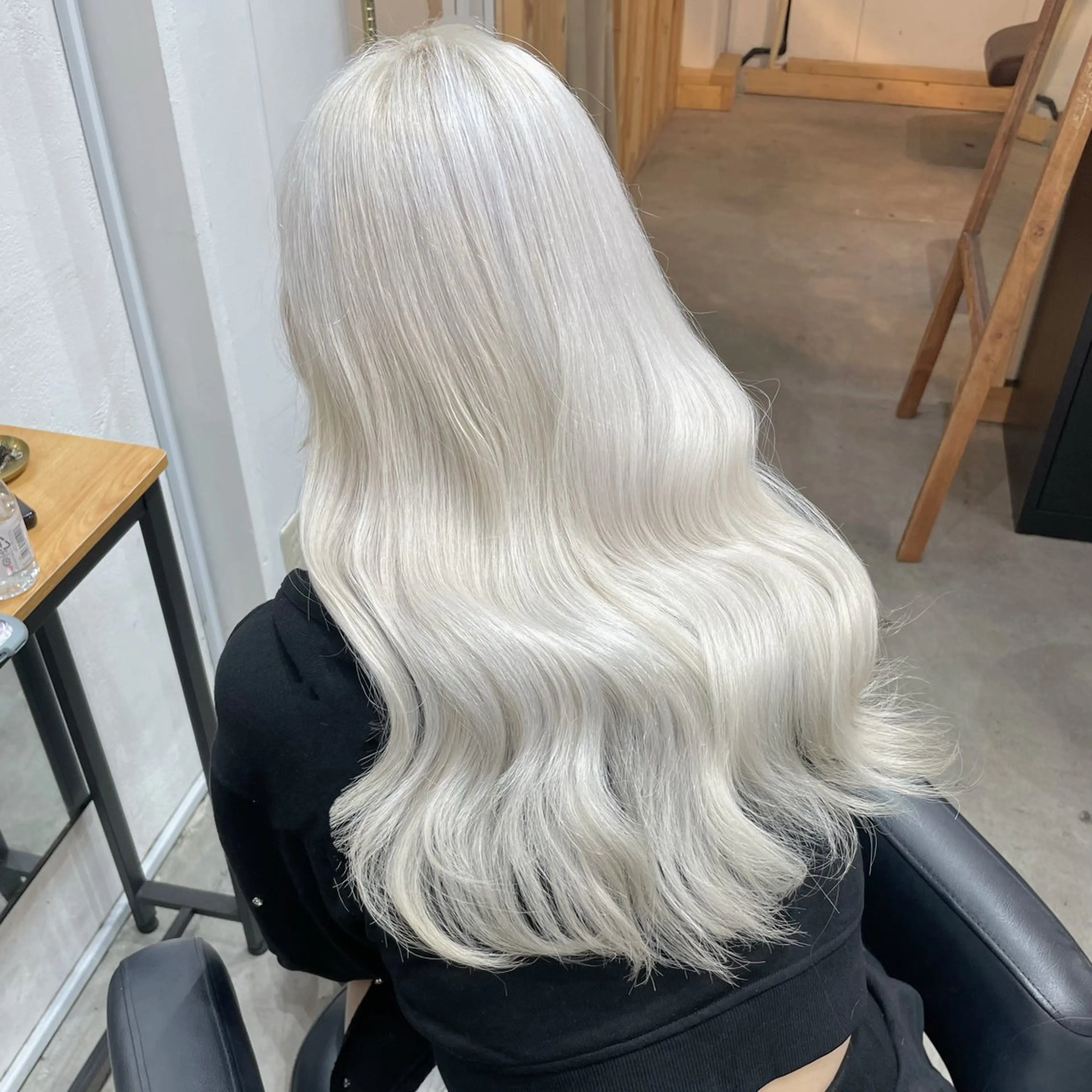 ロング カラー ブロンド ホワイトブロンド ヘアカラー 💍ダメージ最小限 ブリーチ/ちさと💍のヘアスタイル