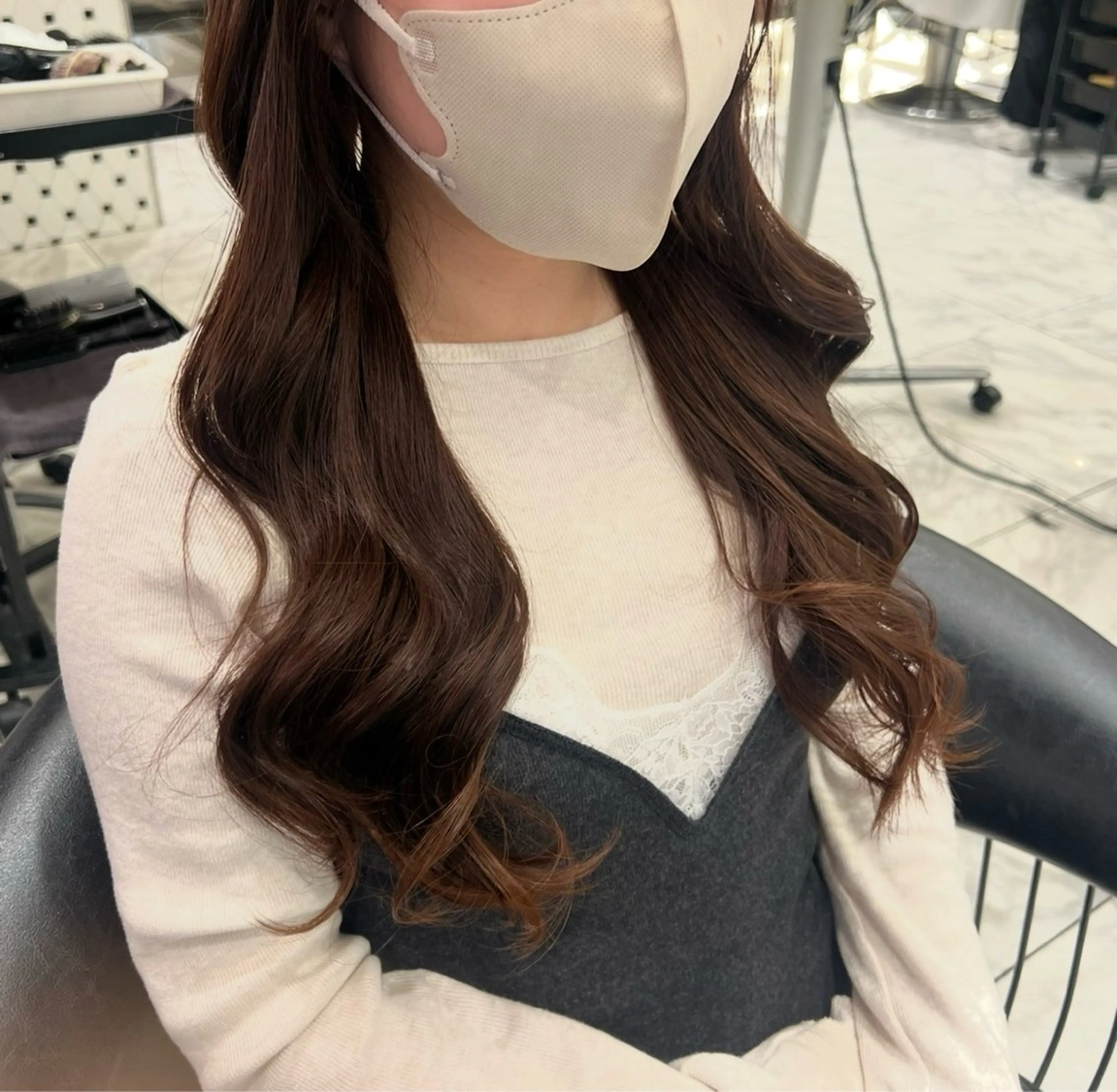 ロング パーマ カット パーマ トリートメント コテ巻きパーマ💙 シノヤユイのヘアスタイル