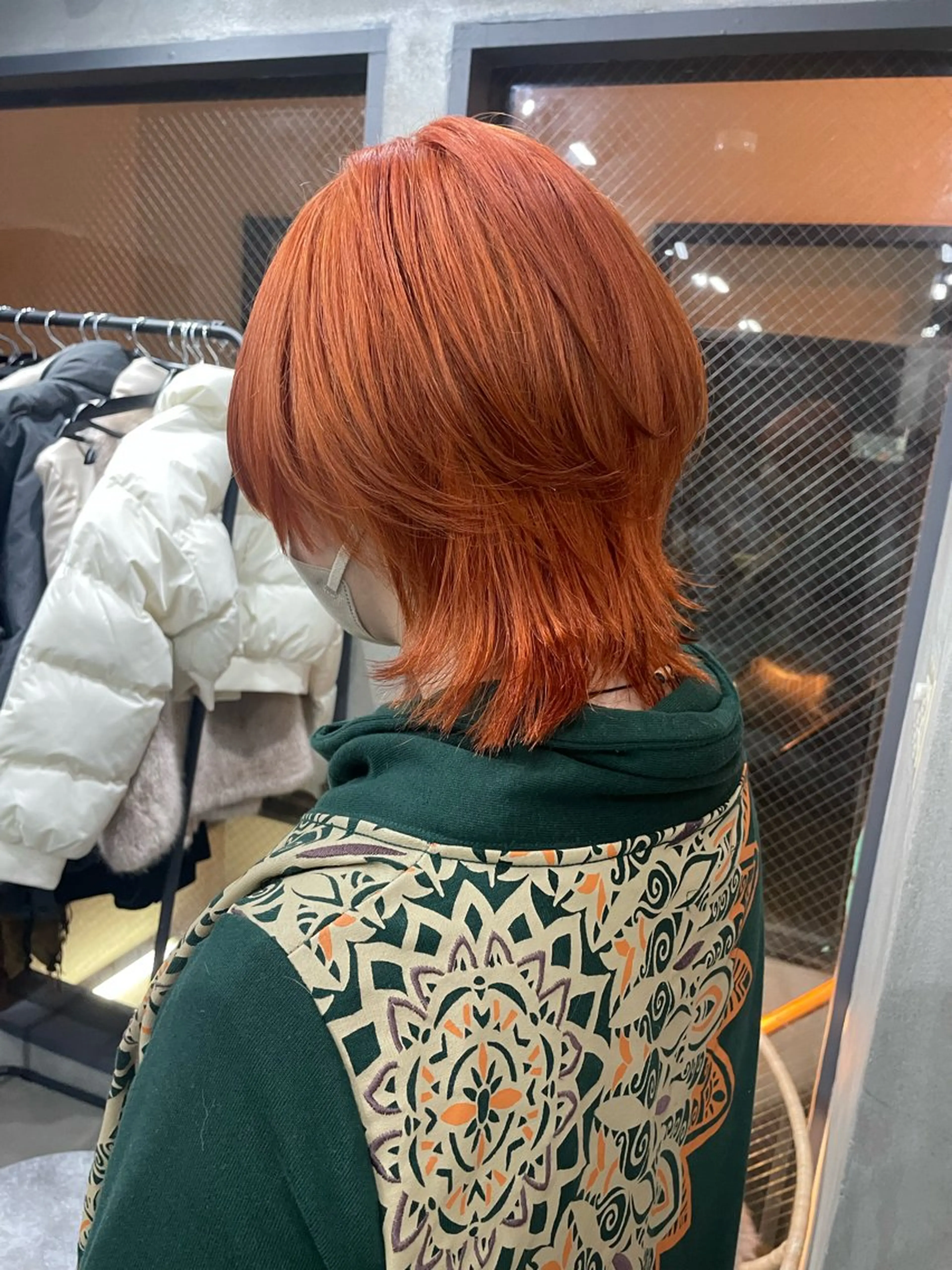 ミディアム カラー オレンジ AIRI layer cut hairのヘアスタイル