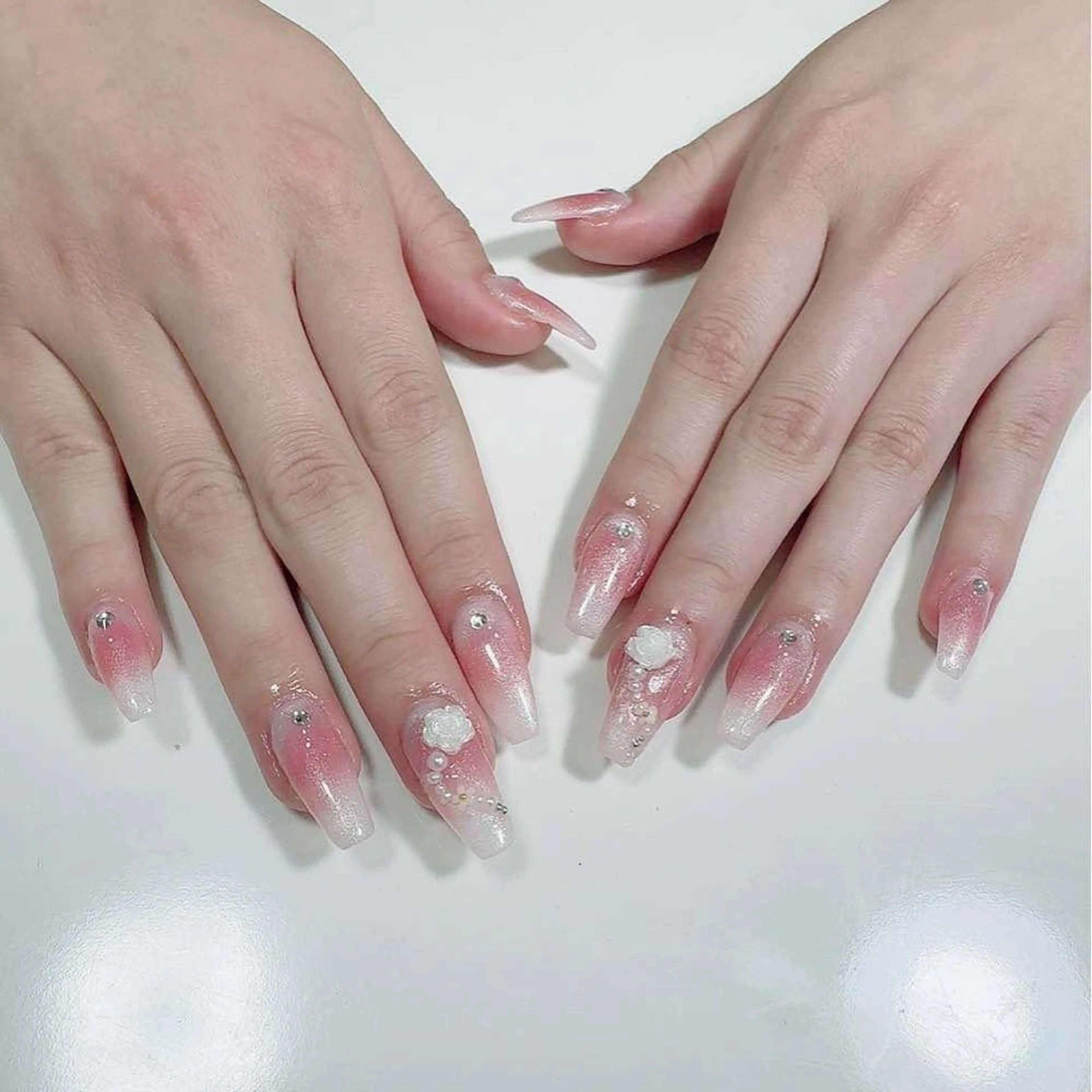 ネイル グラデーション マグネットネイル ストーンネイル Hina ネイルサロンのネイルデザイン