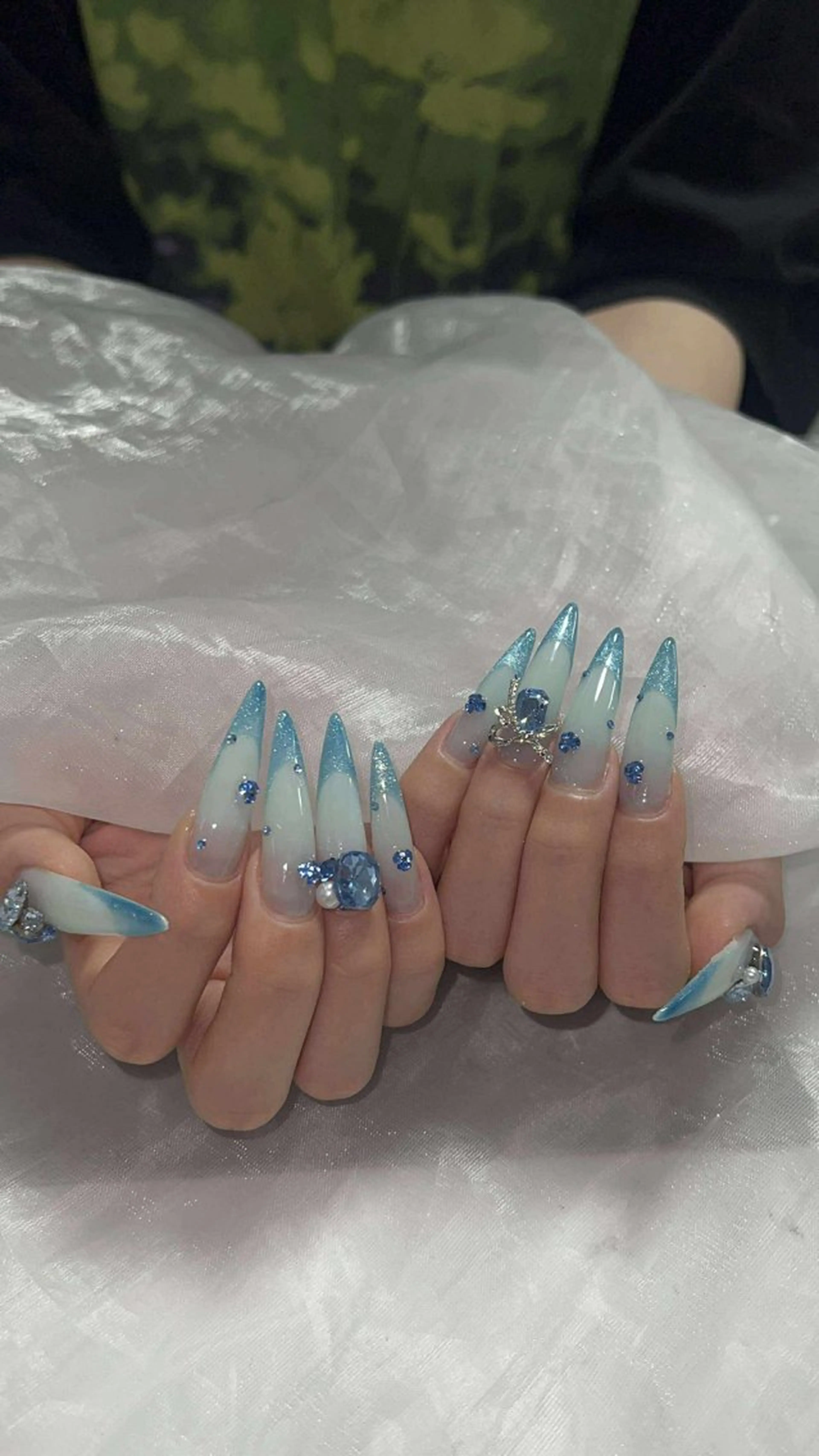 ネイル オーロラネイル クリアネイル フラッシュネイル ジェルネイル グラデーション ハンドネイル Kitty Nailのネイルデザイン