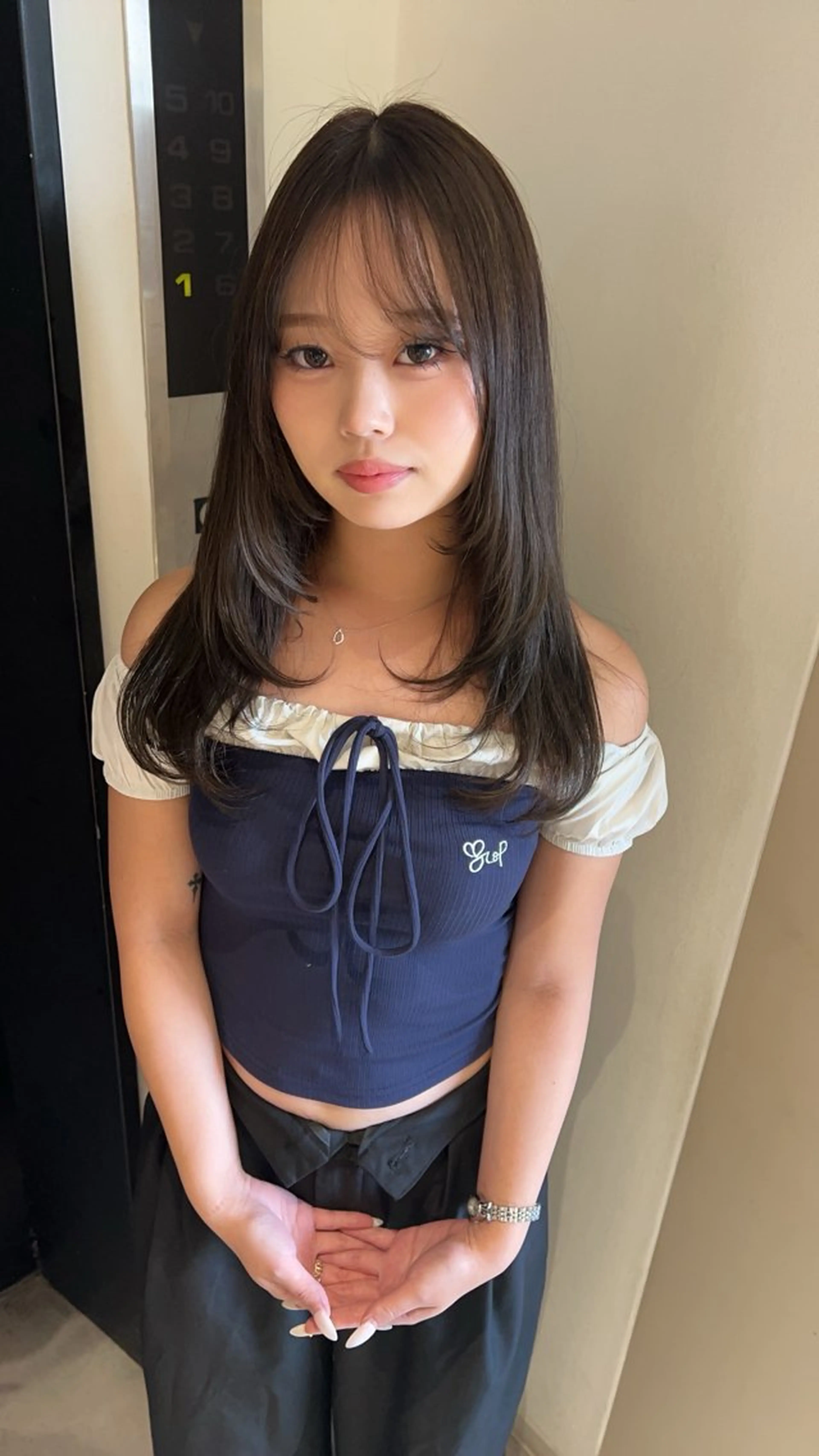 セミロング カラー ブリーチ 透明感カラー ブリーチなしカラー ayaka🫧 梅田ダブルカラーのヘアスタイル