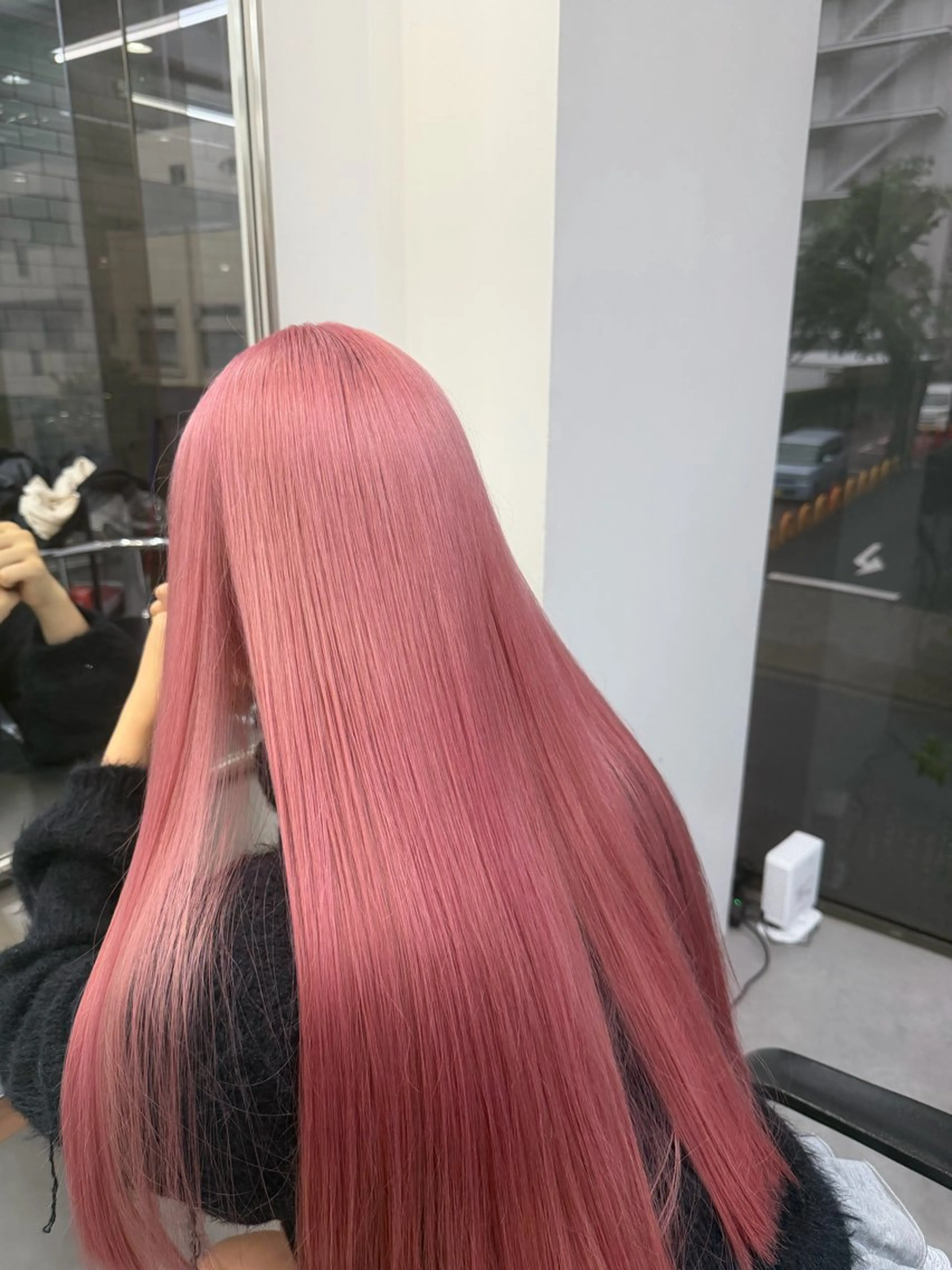 ロング カラー ブリーチ ハイトーンカラー ピンクカラー 蔭山 幸奈のヘアスタイル