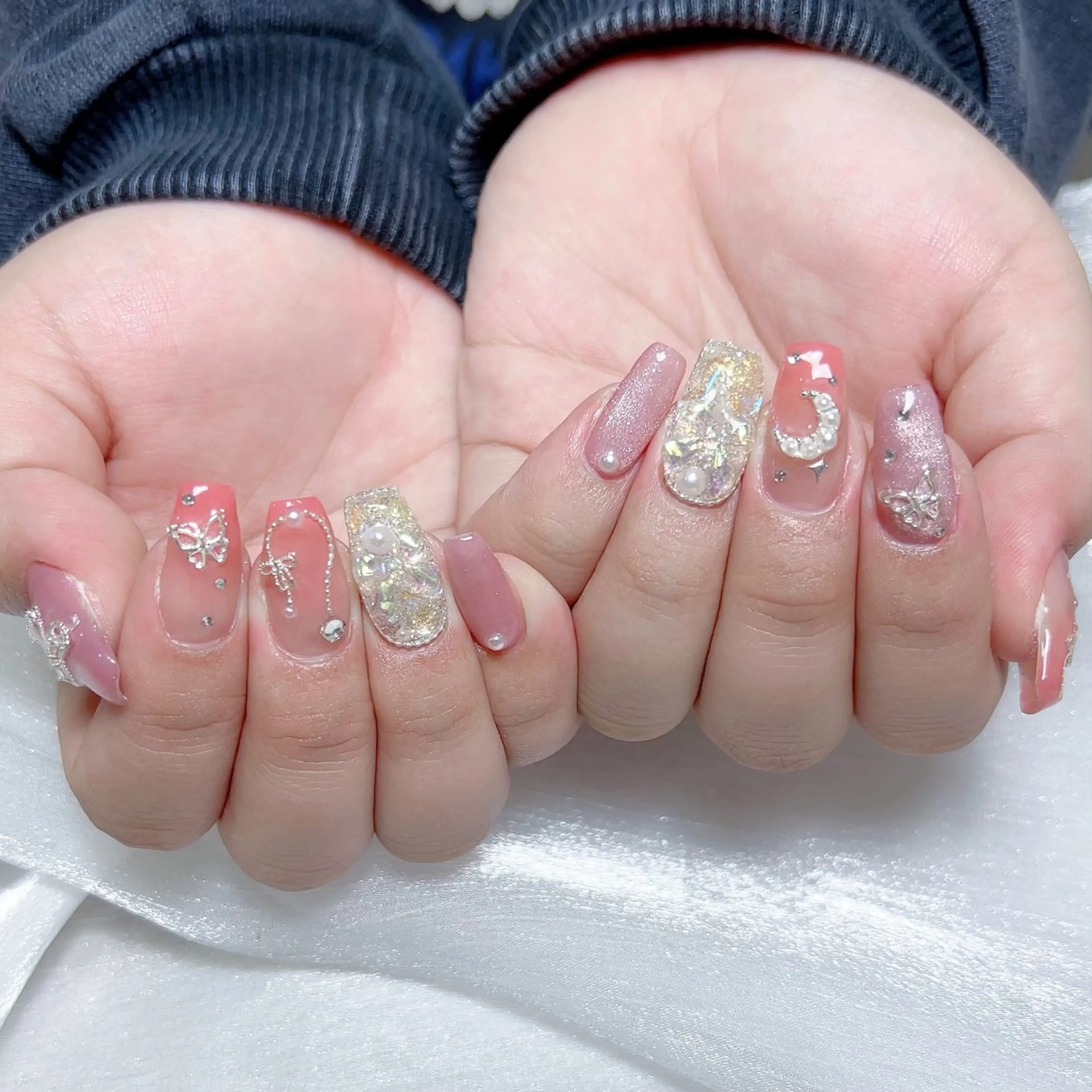 メンズ ネイル メンズ韓国風 アートネイル オーロラネイル ガーリー キラキラネイル Nail salon 木にいるのネイルデザイン