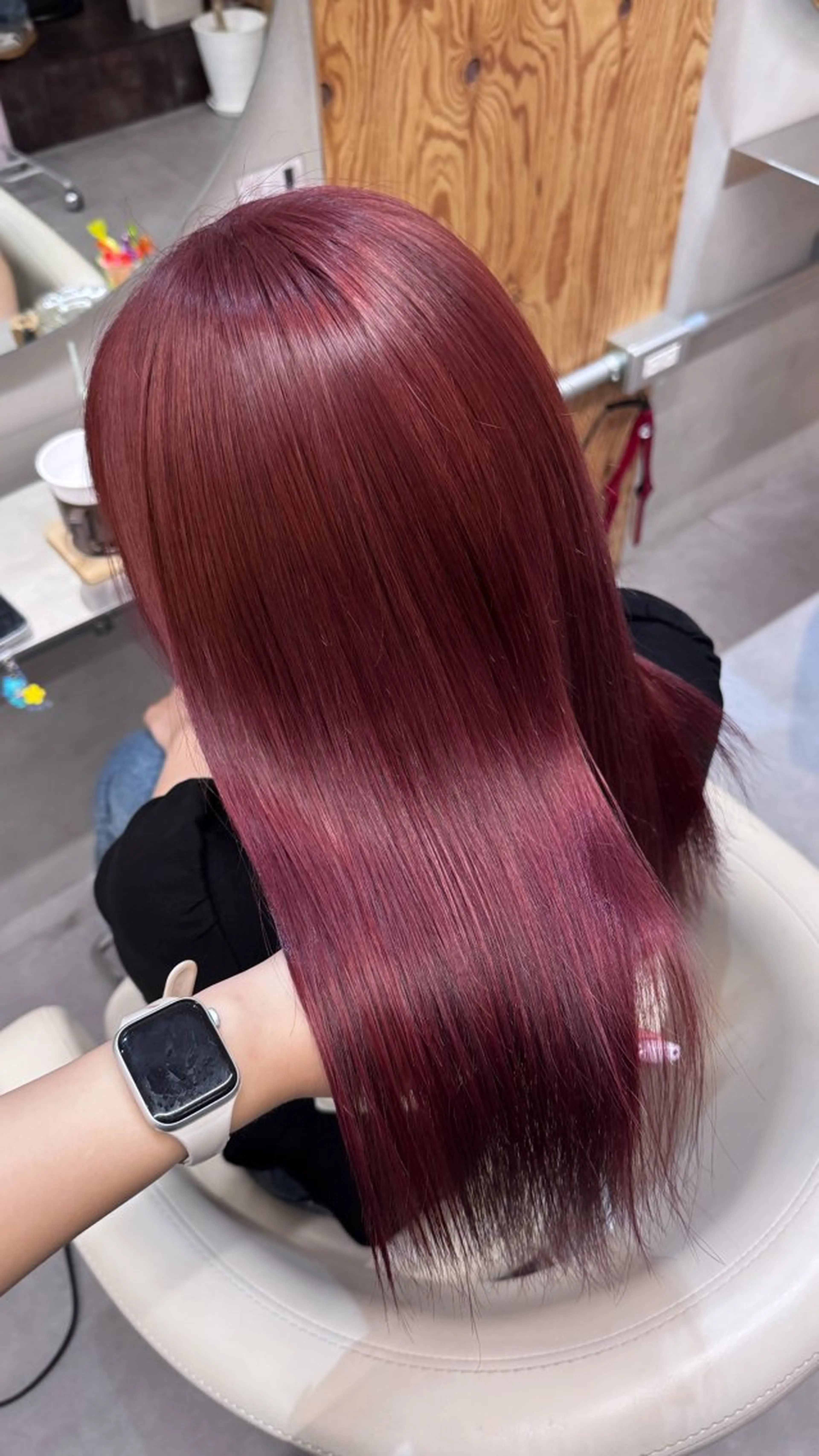 ロング カラー ブリーチ ダブルカラー ブリーチなしカラー ピンクカラー レッドカラー ヘアカラー ハイトーン縮毛/縮毛 なーな🎀🤍のヘアスタイル