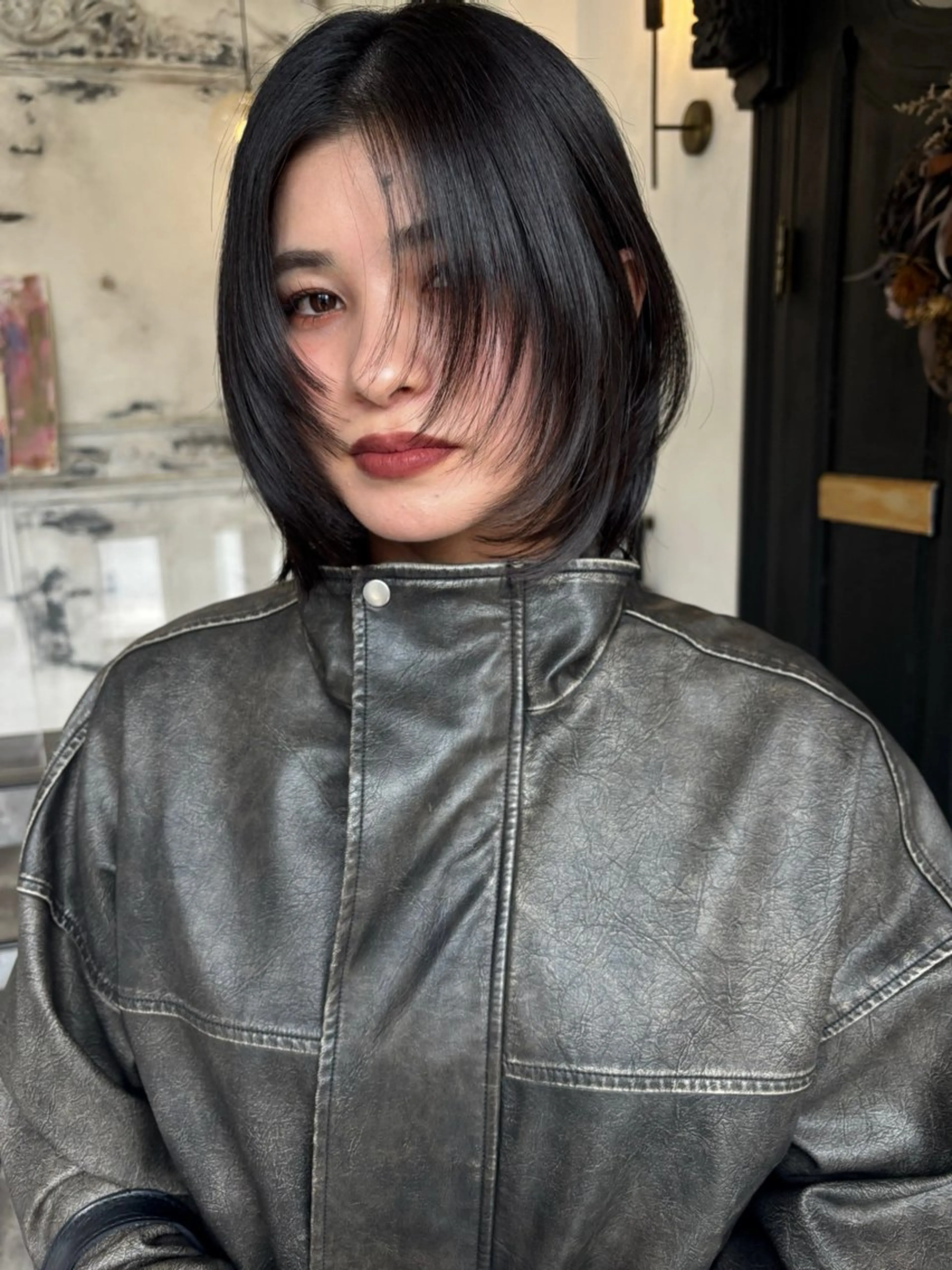 ミディアム レイヤーカット comeghead 琴音のヘアスタイル