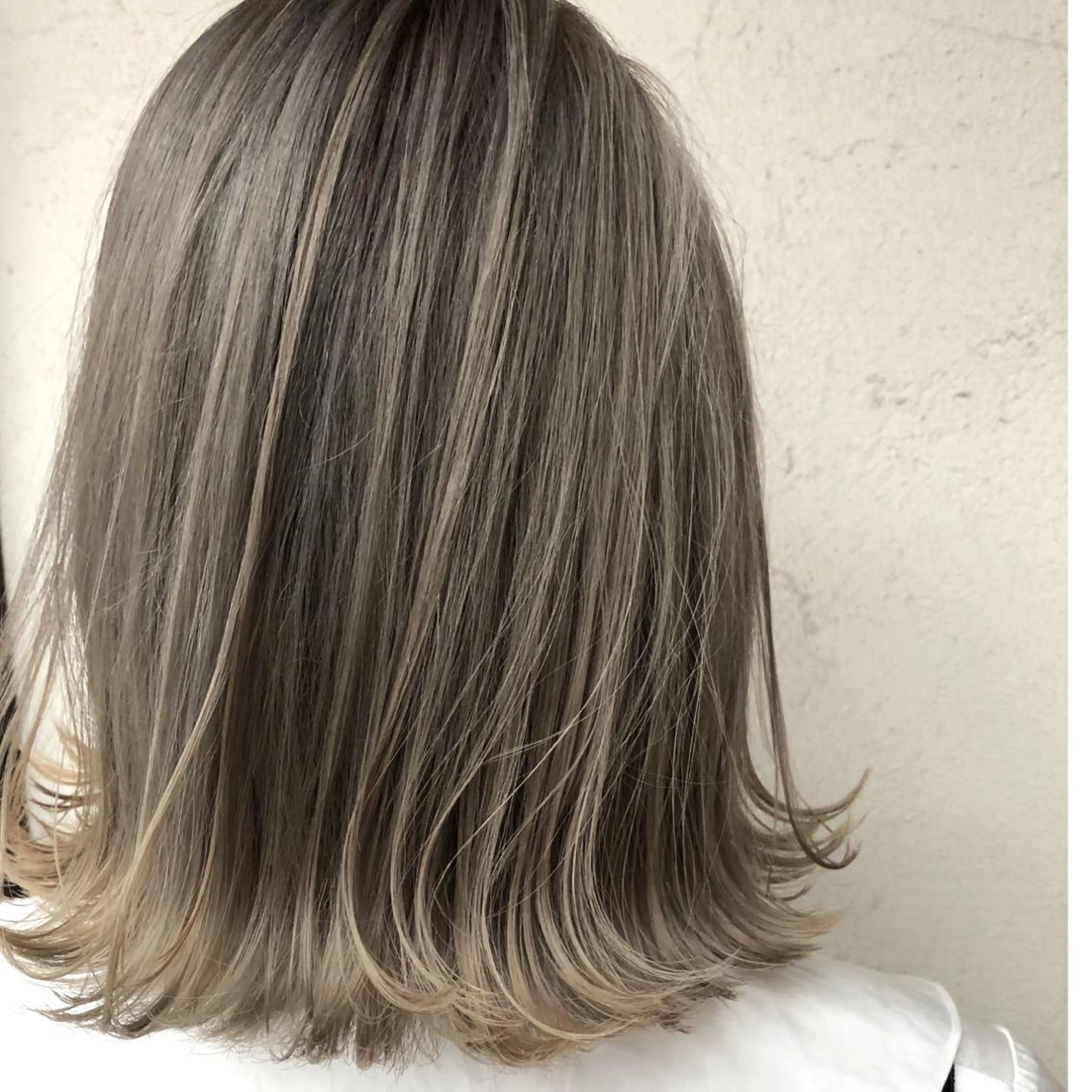 ミディアム カラー ブリーチ ヘアカラー トリートメント ヘアセット 艶髪育成サロン 京橋　shinのヘアスタイル