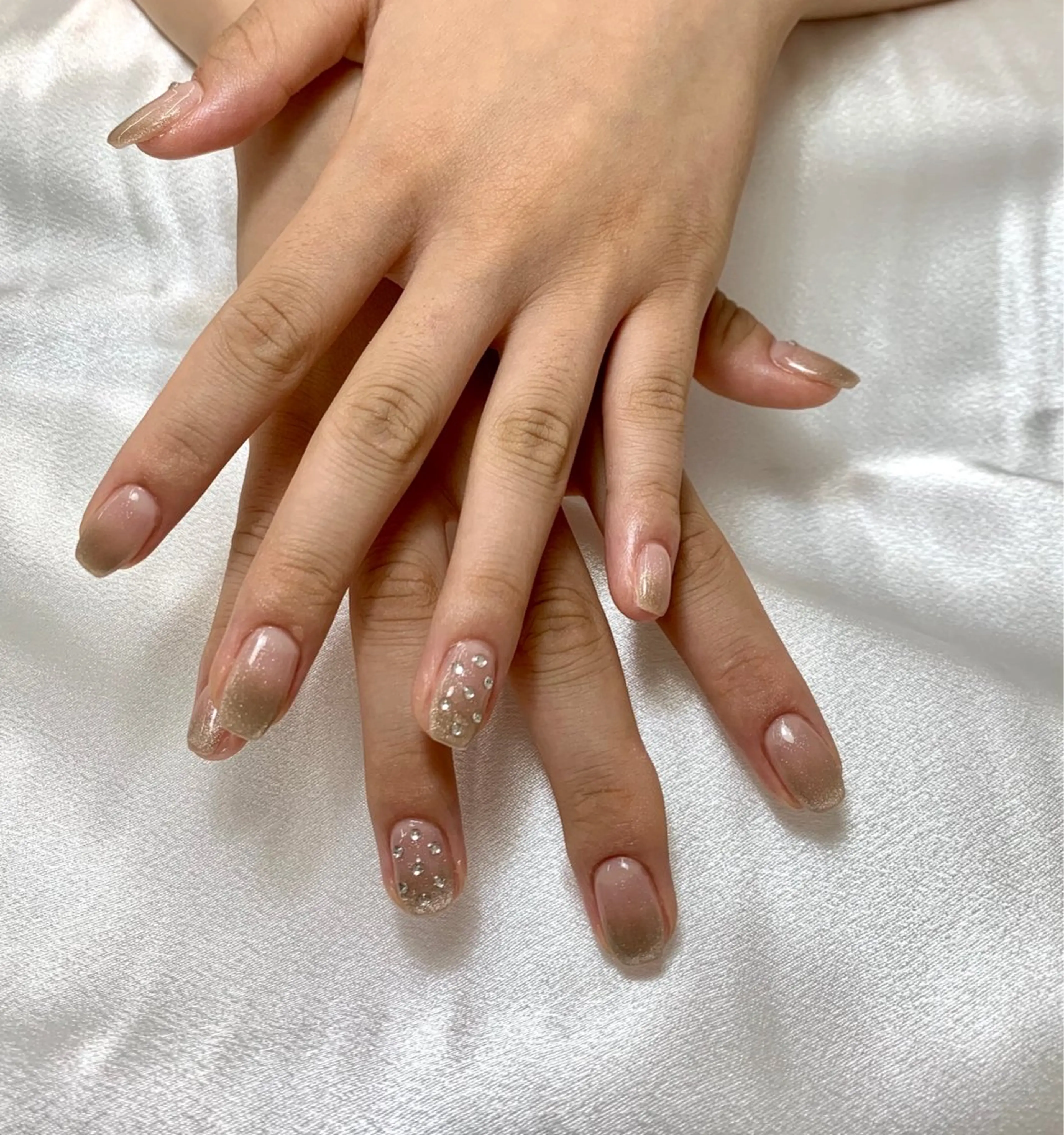 ネイル ストーンネイル ハンドネイル Tagi Nail 銀座店のネイルデザイン