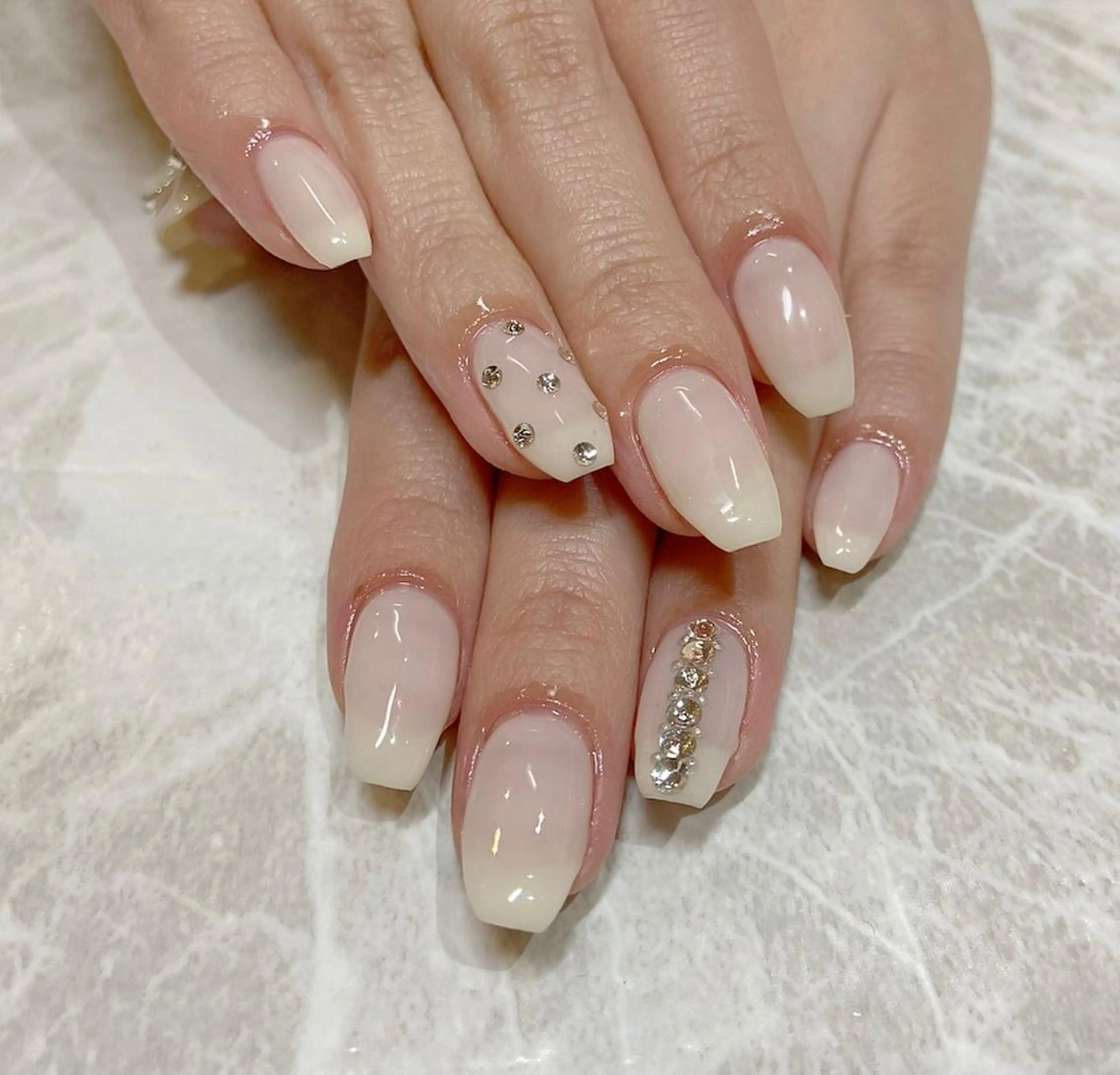 ネイル ホワイト 🧸熊谷 かほ🧸のネイルデザイン