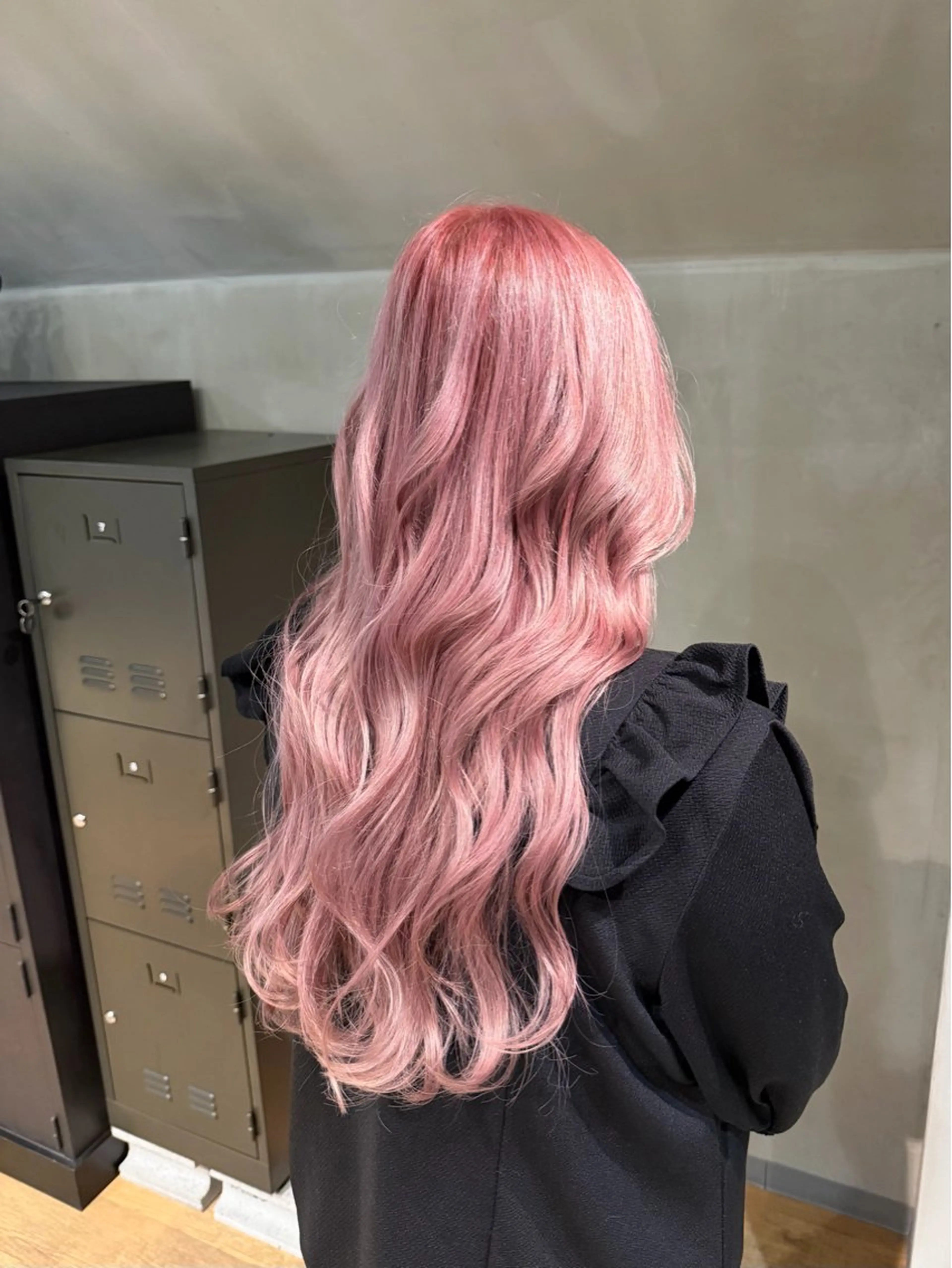 ロング ヘアカラー mei🪽 カラーモデルのヘアスタイル
