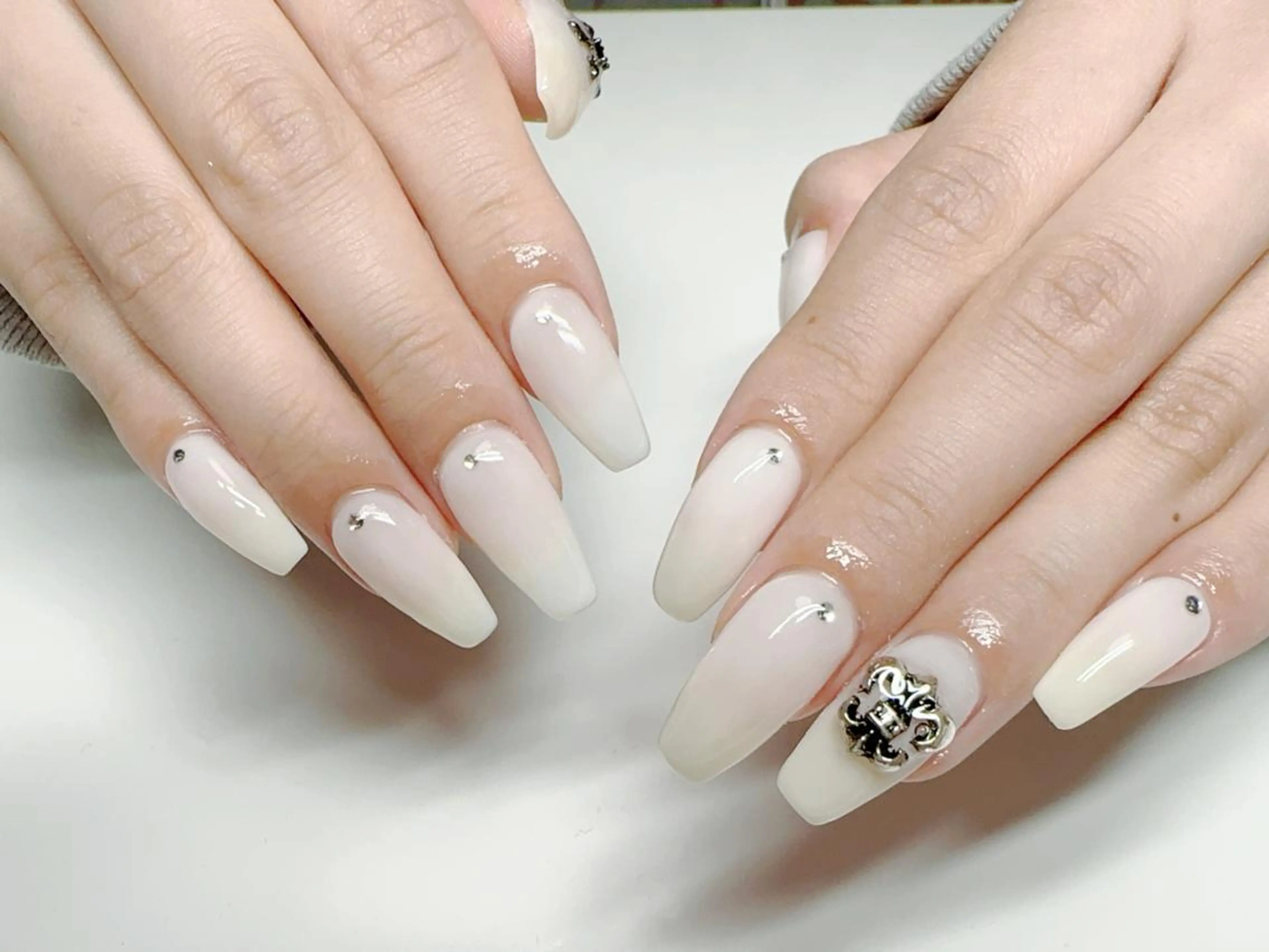 ネイル 長さ出し フレンチネイル キラキラネイル マグネットネイル ニュアンスネイル Lucky nail salonのネイルデザイン