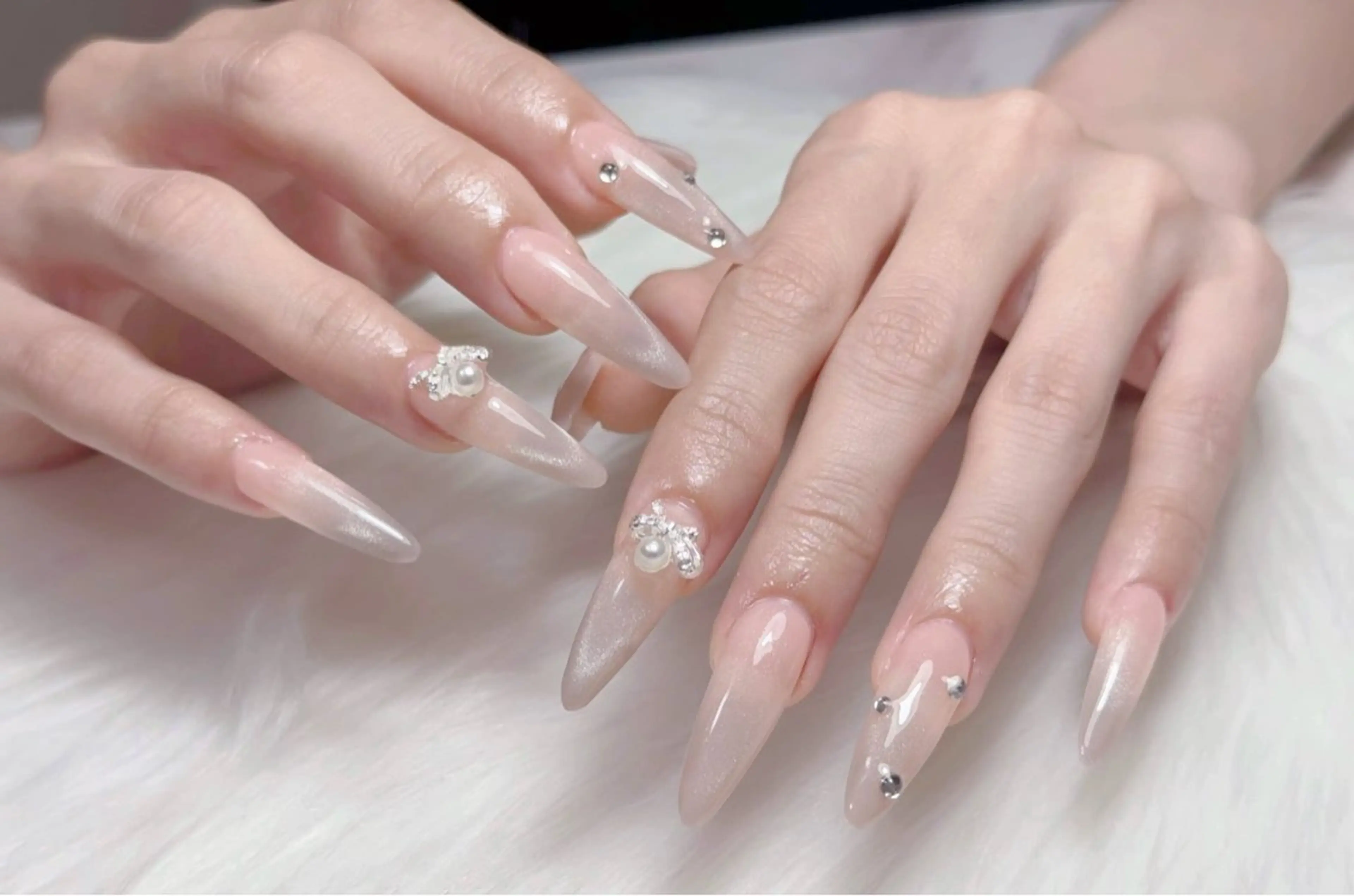 ネイル 長さ出し ネイルチップ ハンドネイル グエン ホアンアンのネイルデザイン