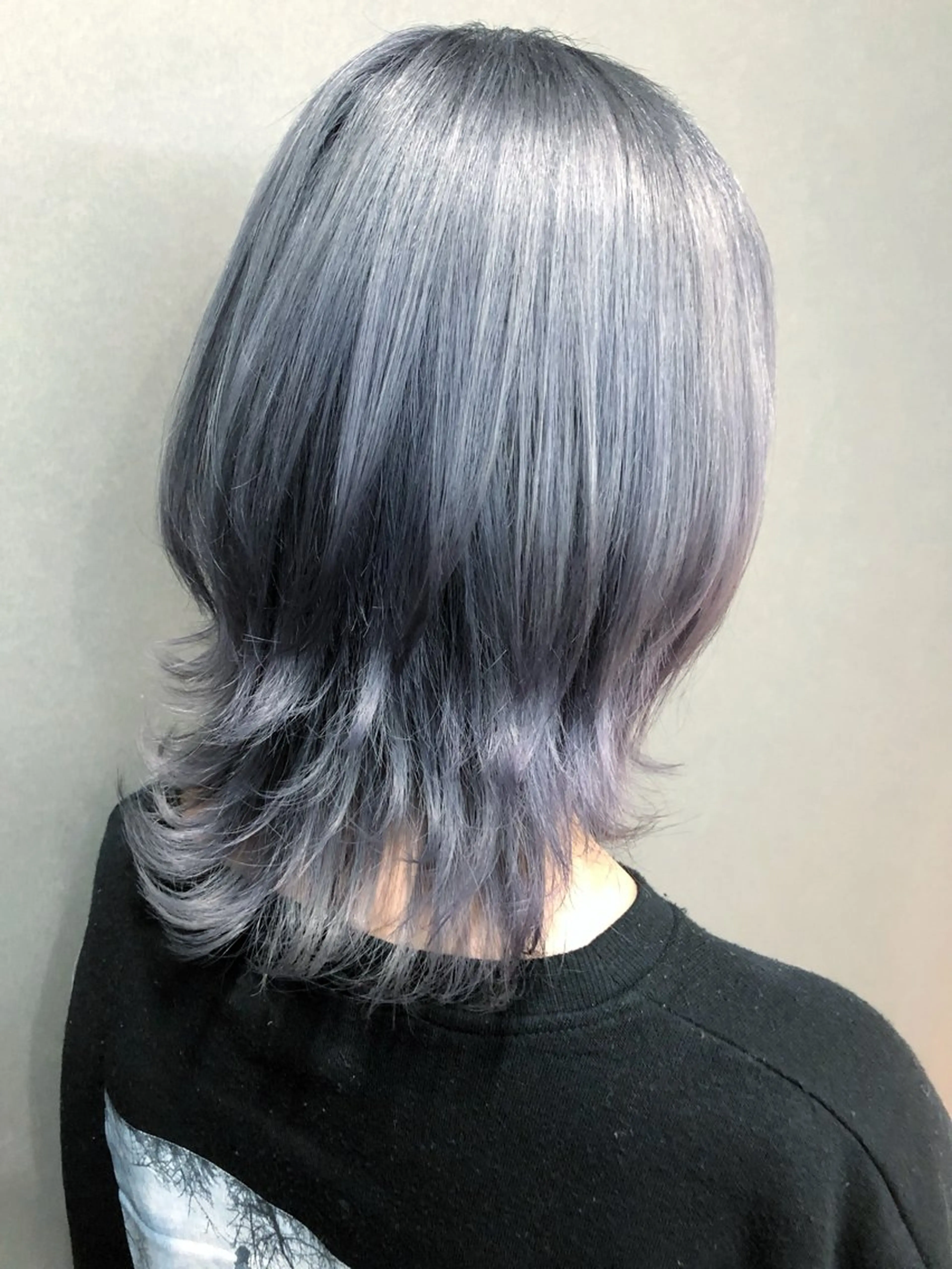 セミロング カラー ハイトーンカラー シルバー ウルフカット レイヤーブリーチ特化 ホワイト専門/岸のヘアスタイル