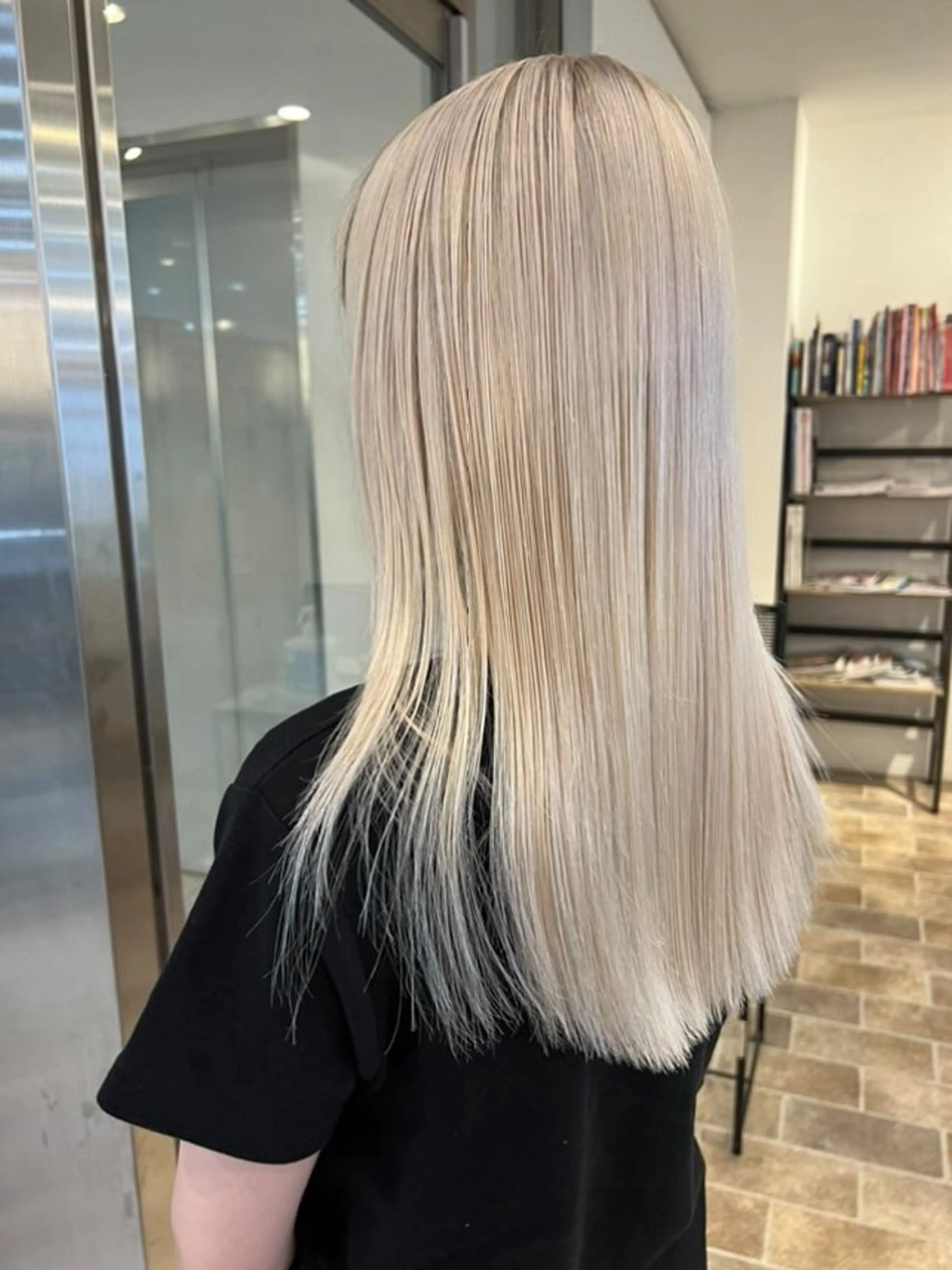 セミロング カラー 広島:ミルキーカラー tsumaのヘアスタイル