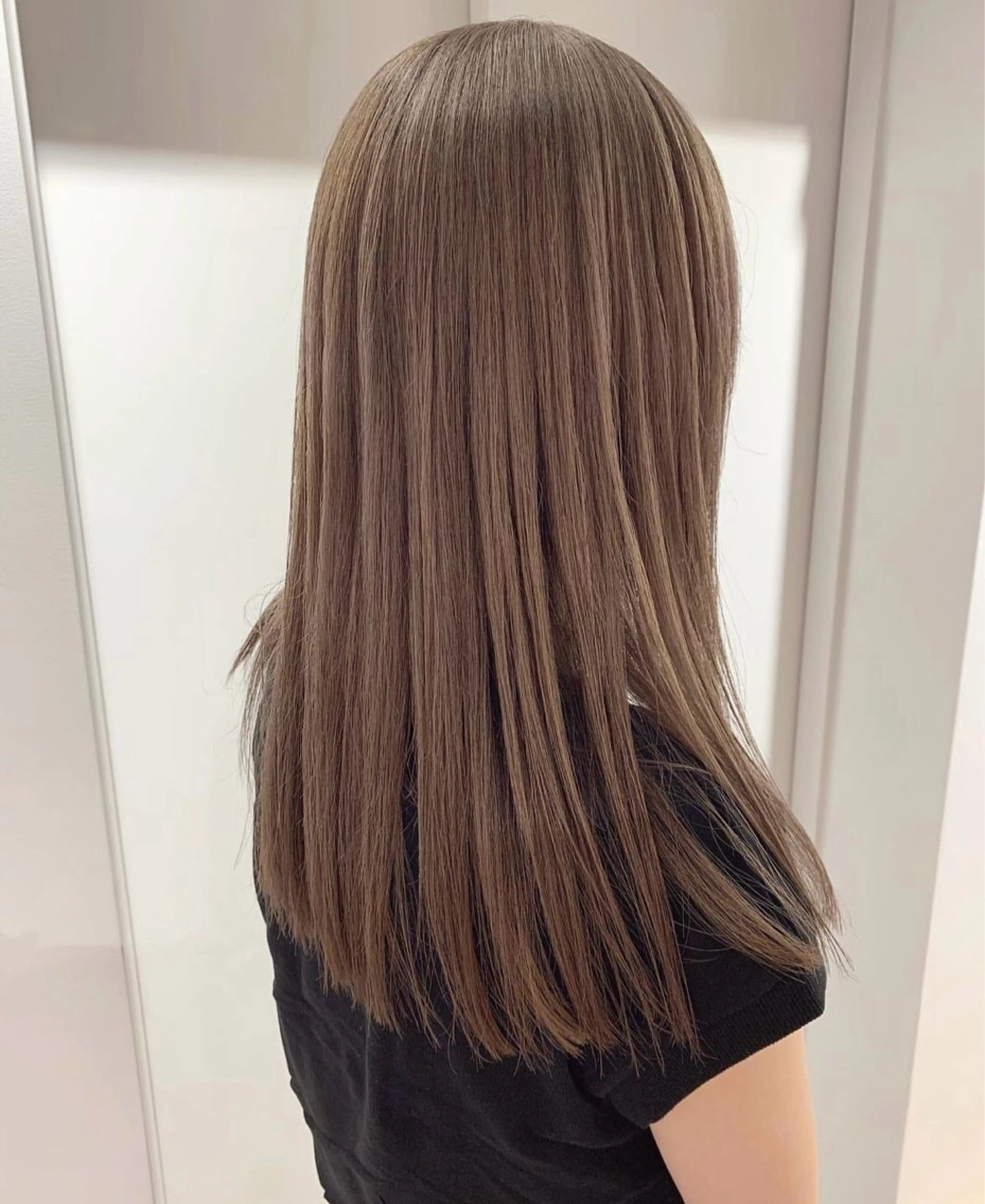 ロング カラー トミオカ ノアのヘアスタイル