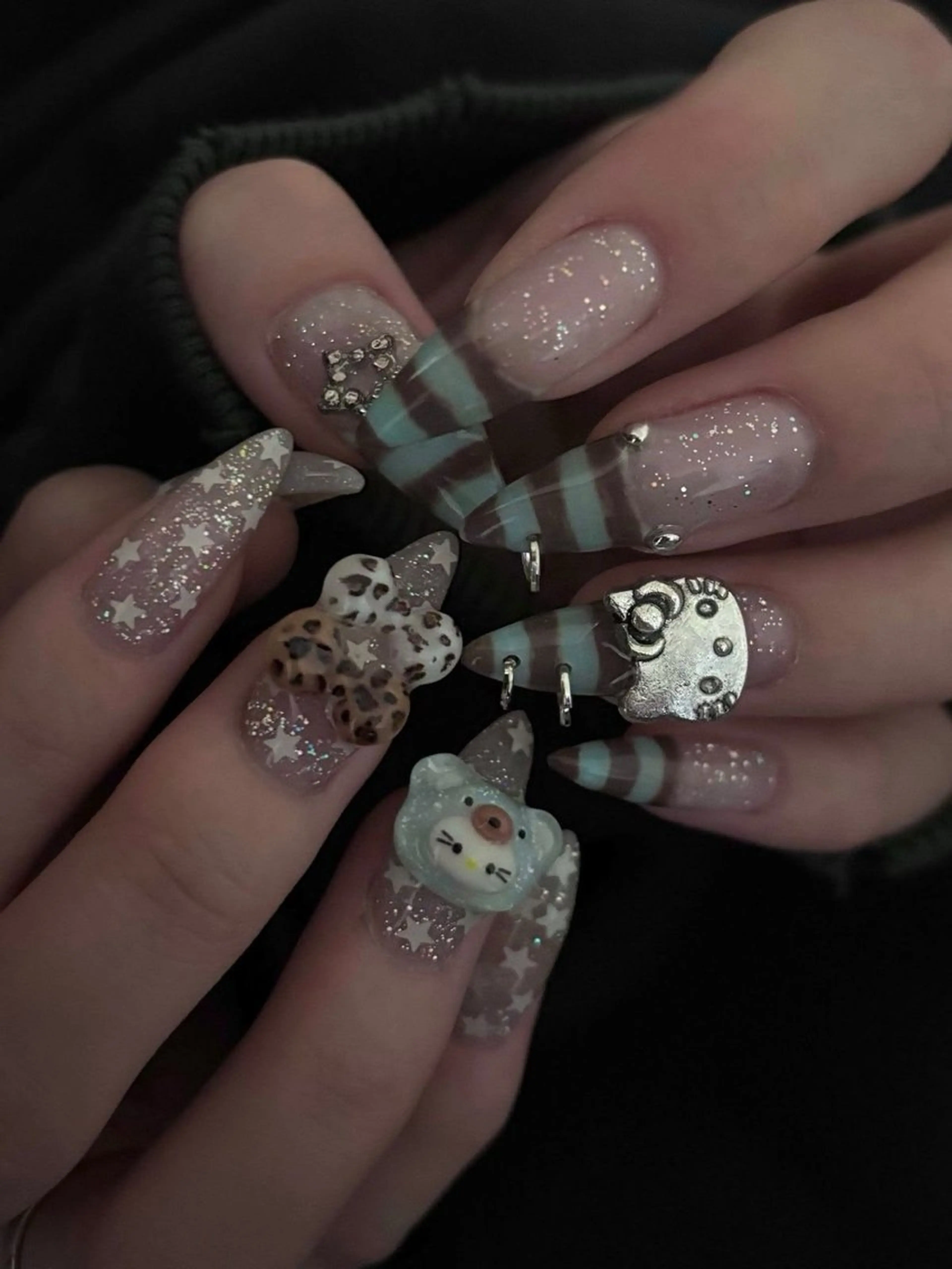 ネイル キラキラネイル 韓国ネイル ロングネイル ワンホンネイル ハンドネイル Josie nail salonのネイルデザイン