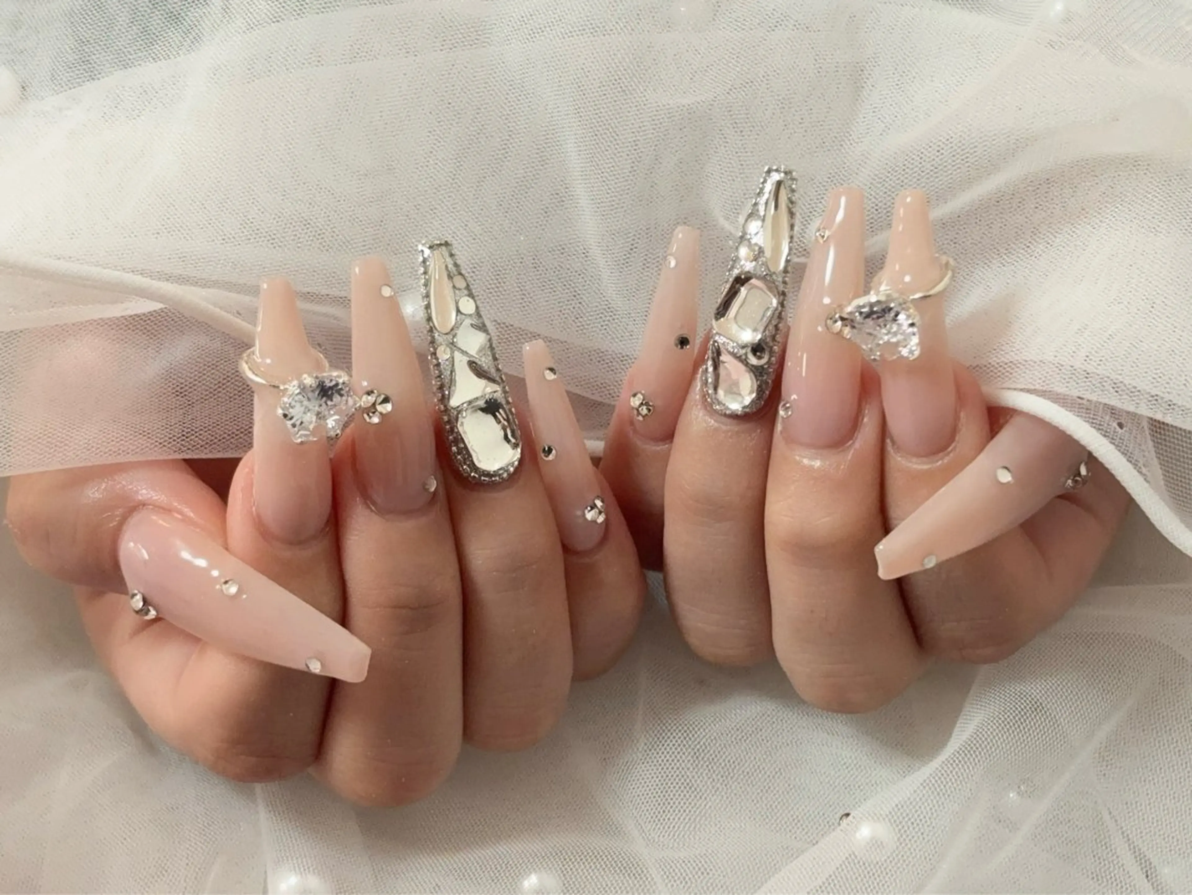 ネイル ハンドネイル 渋谷T&B りお ロング無制限中💫のネイルデザイン