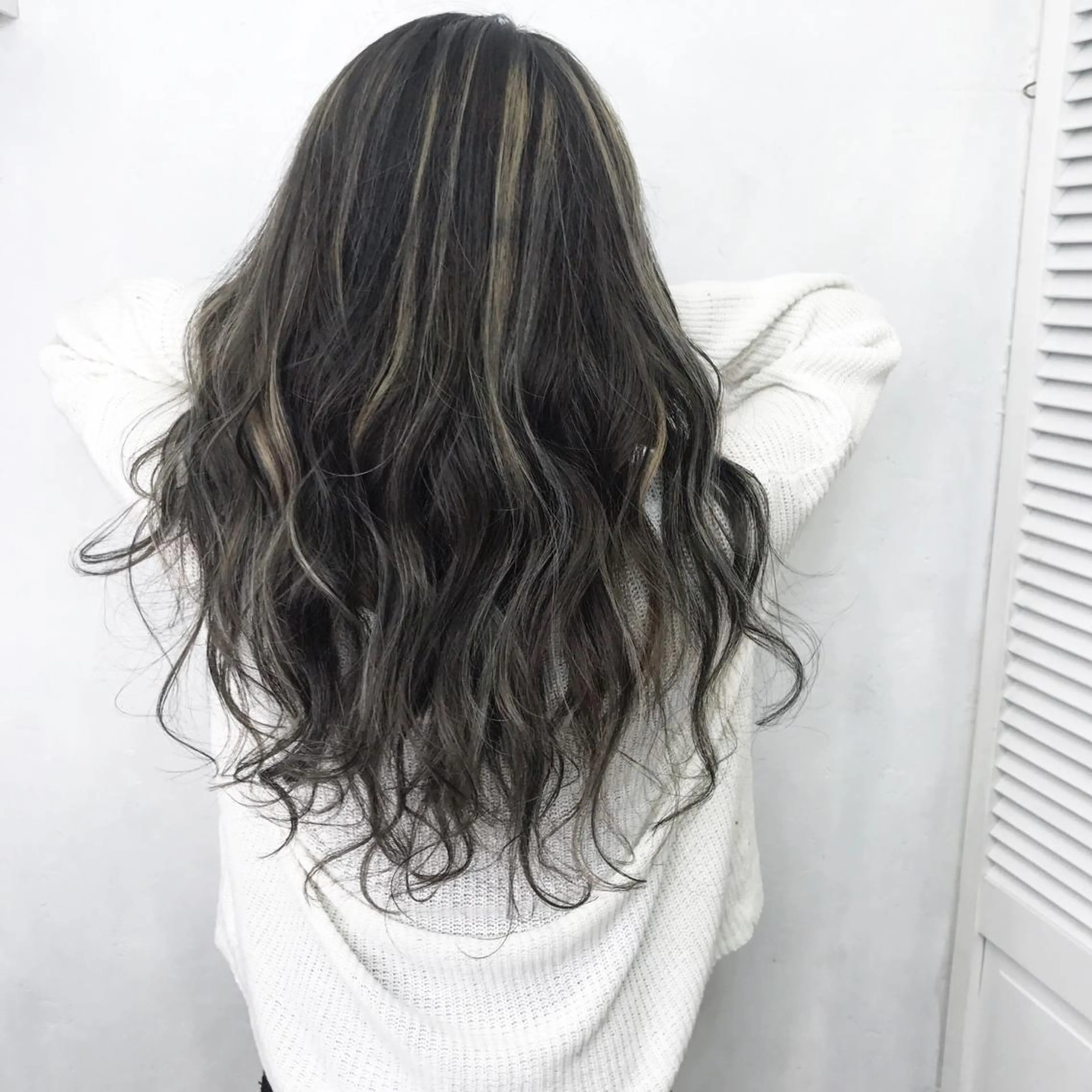 ロング カラー グレージュ ハイライトカラー ハイライト ヘアカラー TATSUYA アートディレクターのヘアスタイル
