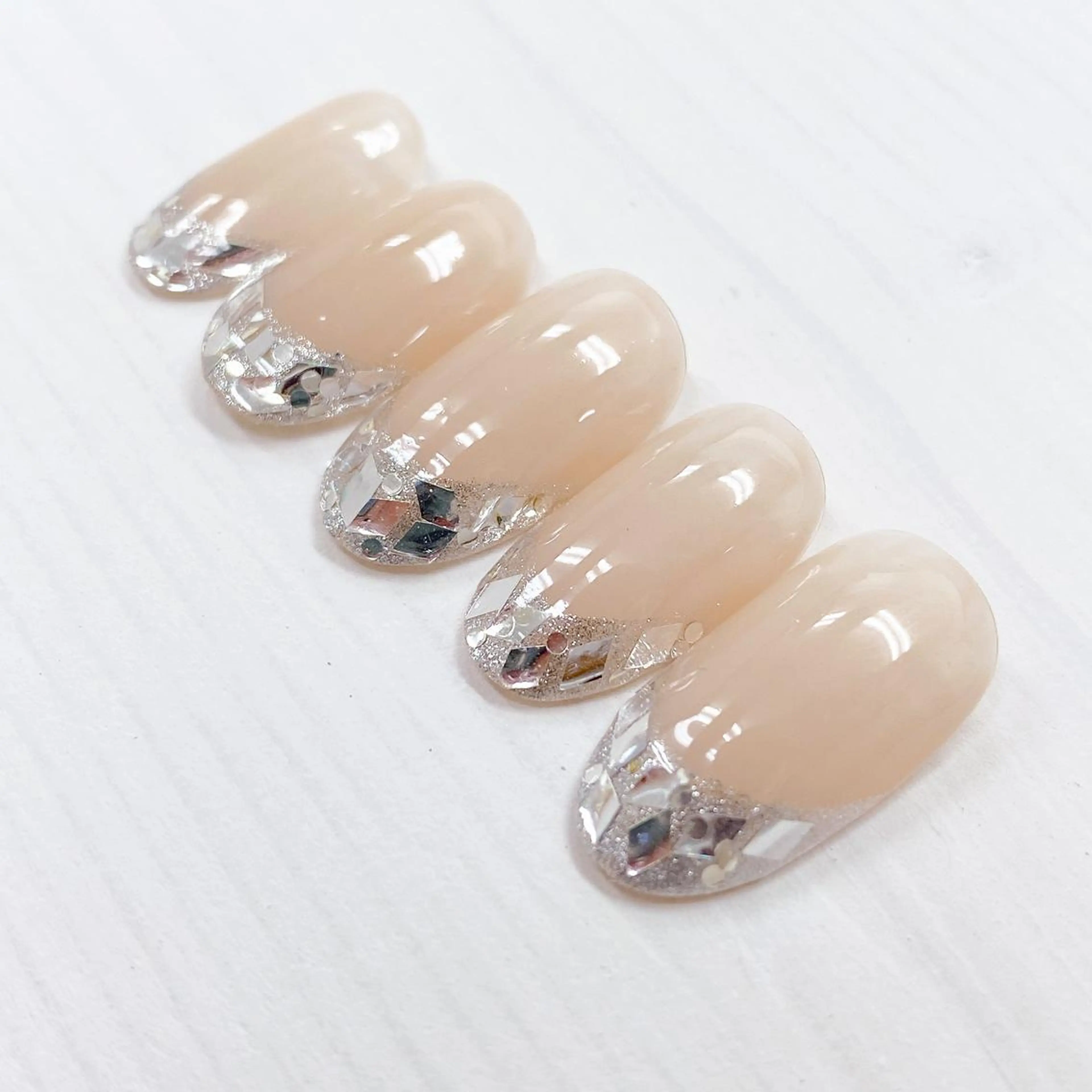 ネイル フレンチネイル ガラスフレンチ 菊地 春菜のネイルデザイン