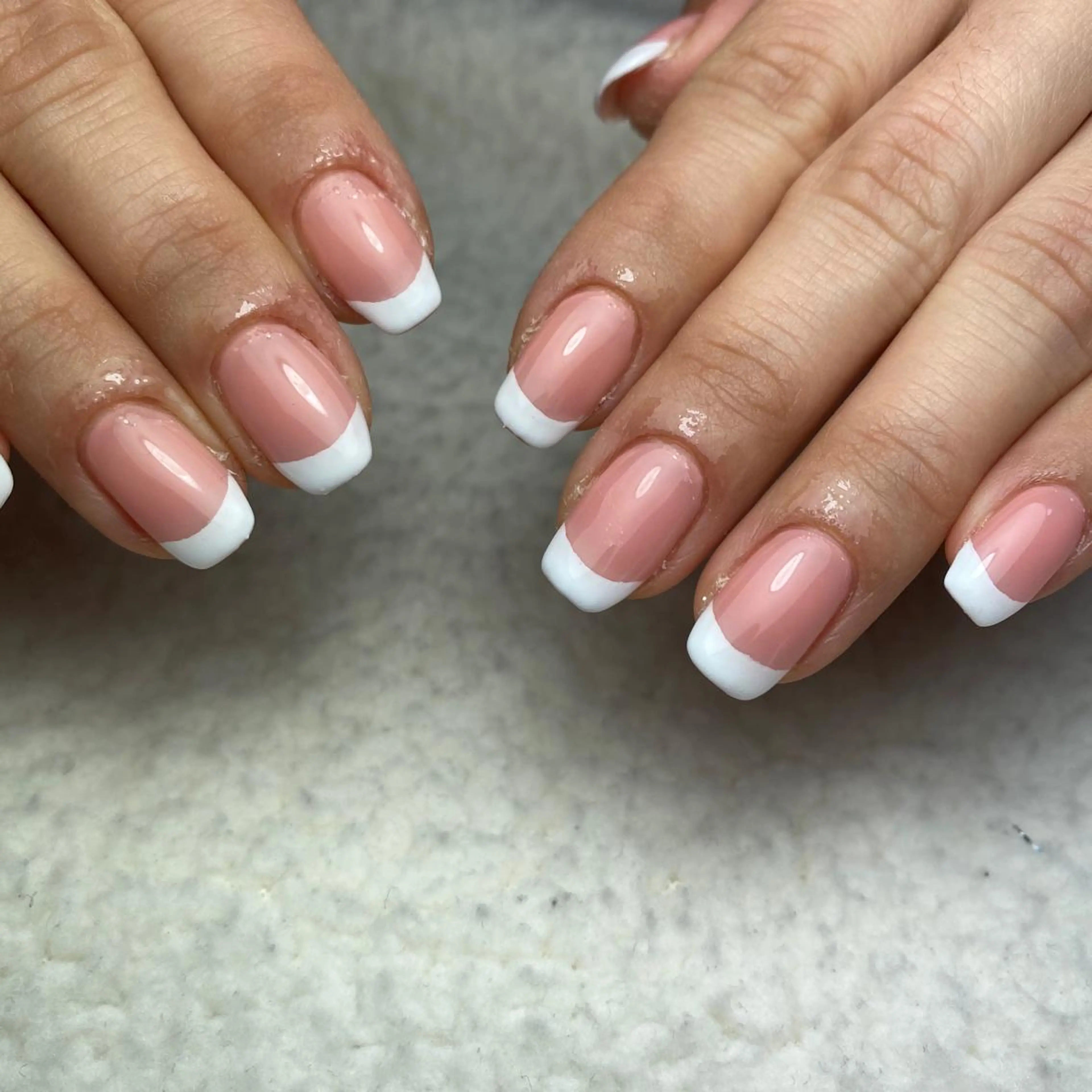 ネイル フレンチネイル ホワイト ハンドネイル COCO+所属・COCO +のエステ・リラクイメージ