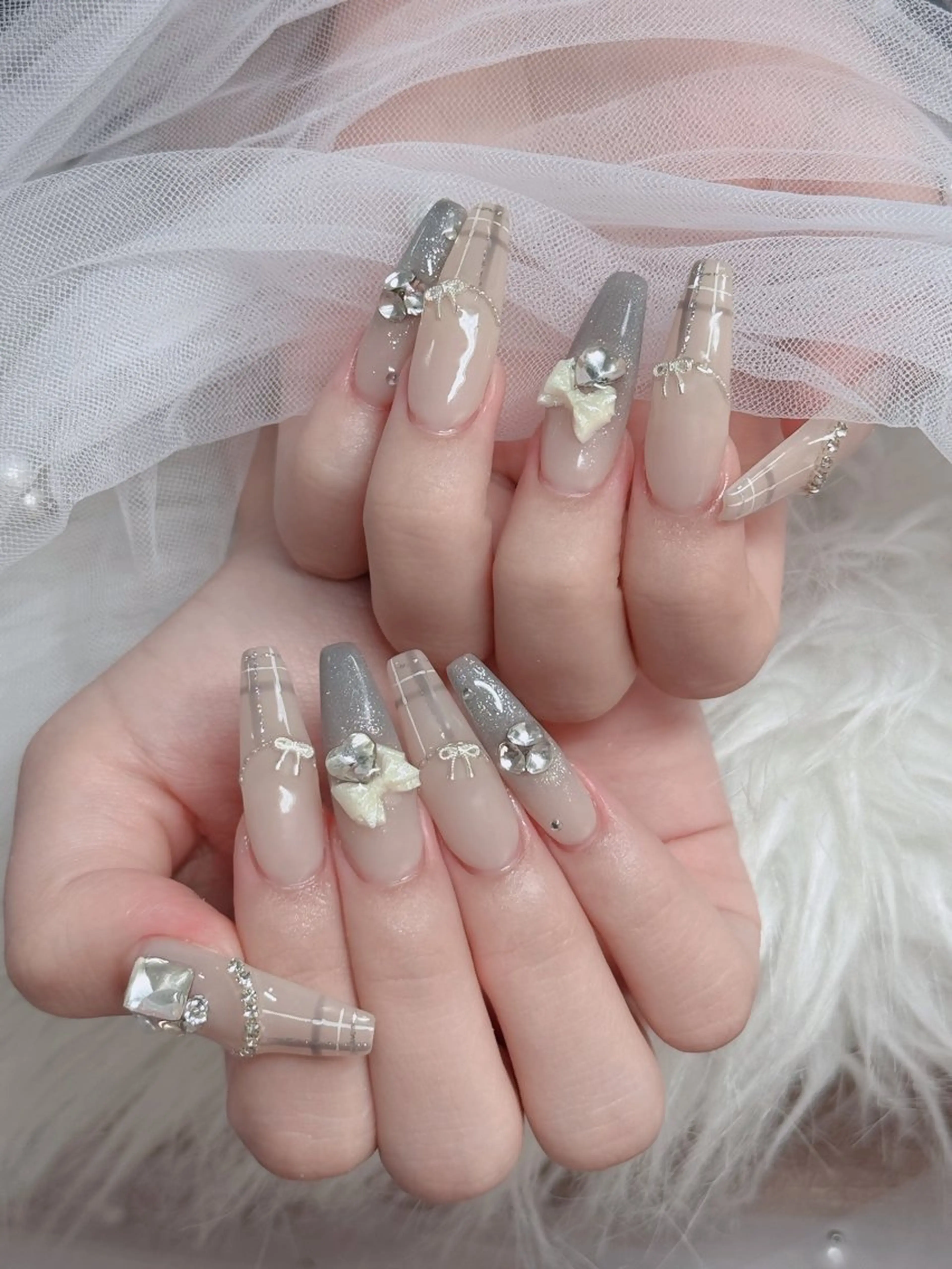 ネイル オーロラネイル フレンチネイル ジェルネイル ハロウィン キラキラネイル ハンドネイル H.baby Nail Salonのネイルデザイン