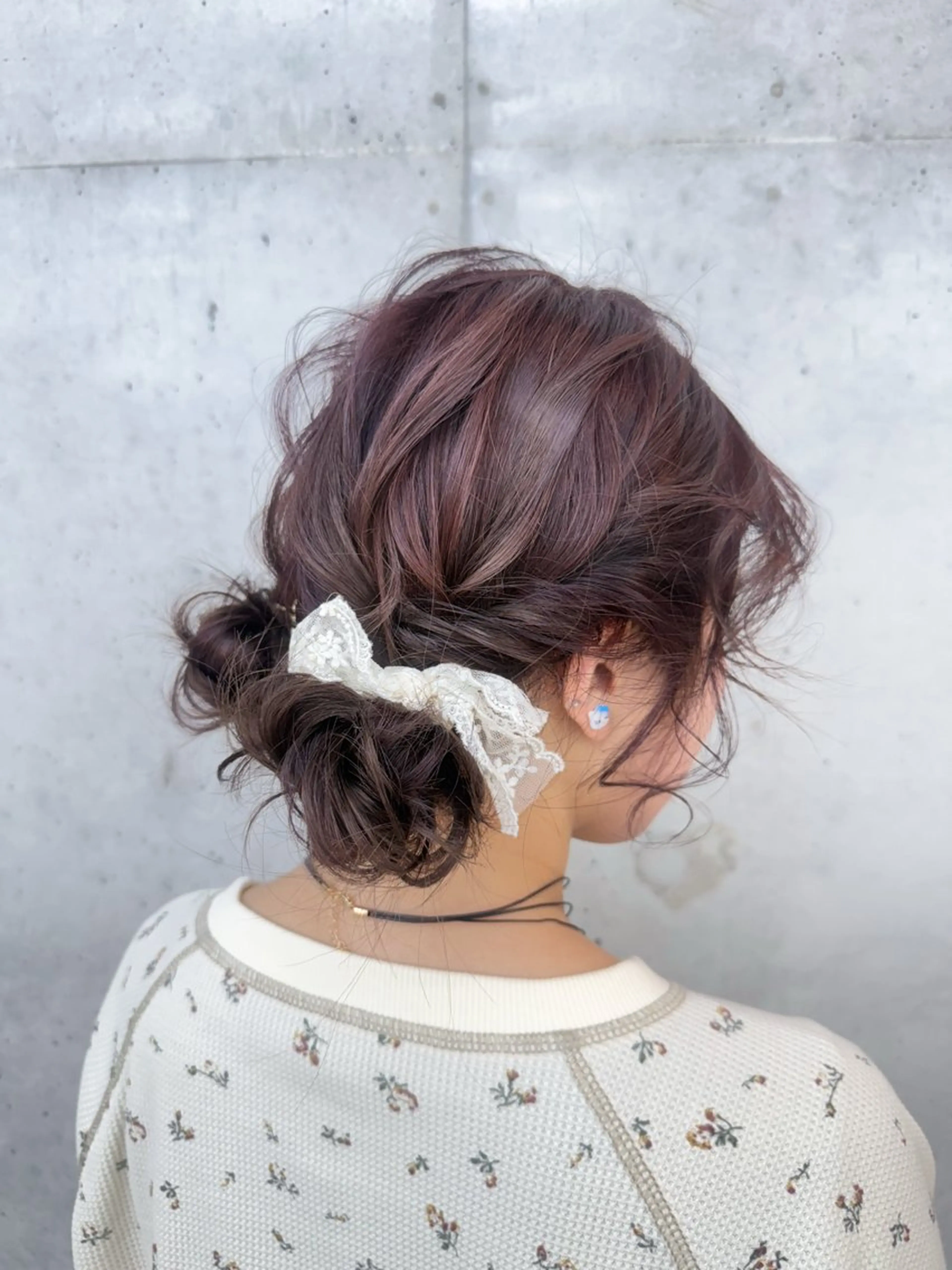 ヘアアレンジ お団子ヘア デート メンズアイブロウ 縮毛矯正 あやみのヘアスタイル