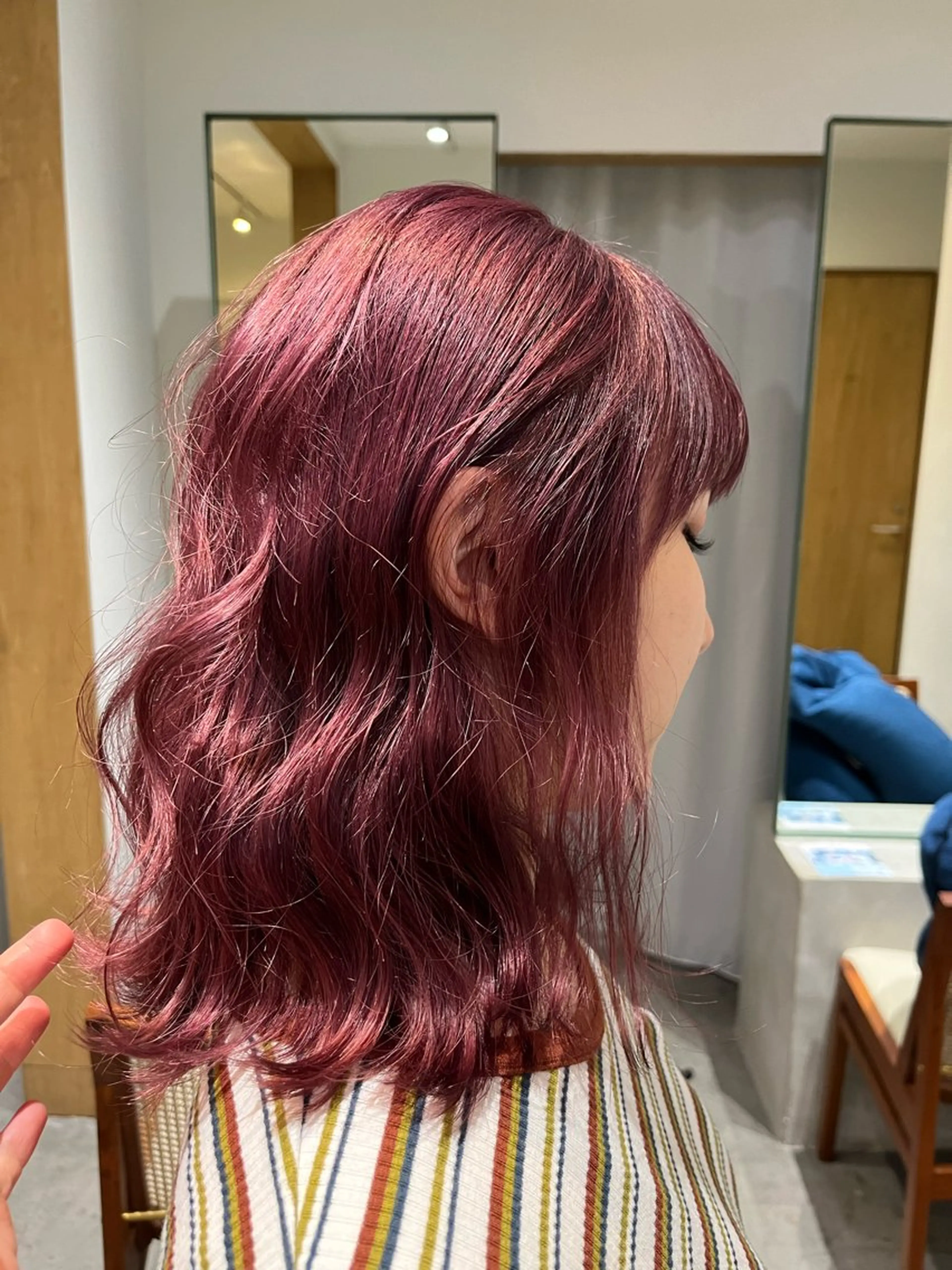 ミディアム カラー ブリーチ ヘアカラー YUI／レイヤー カット/透明感カラーのヘアスタイル