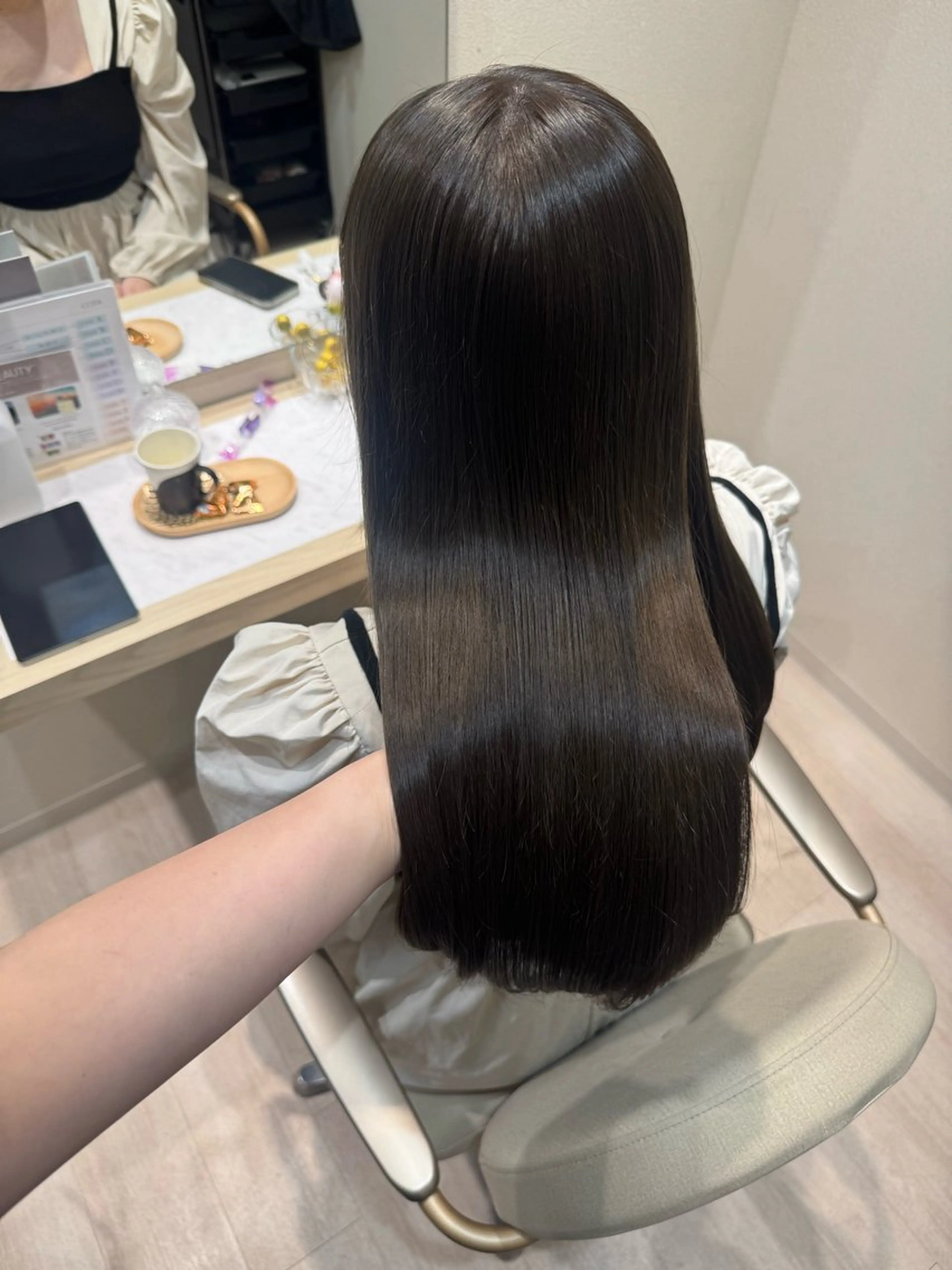 ロング ヘアカラー トリートメント ヘッドスパ mina .のヘアスタイル