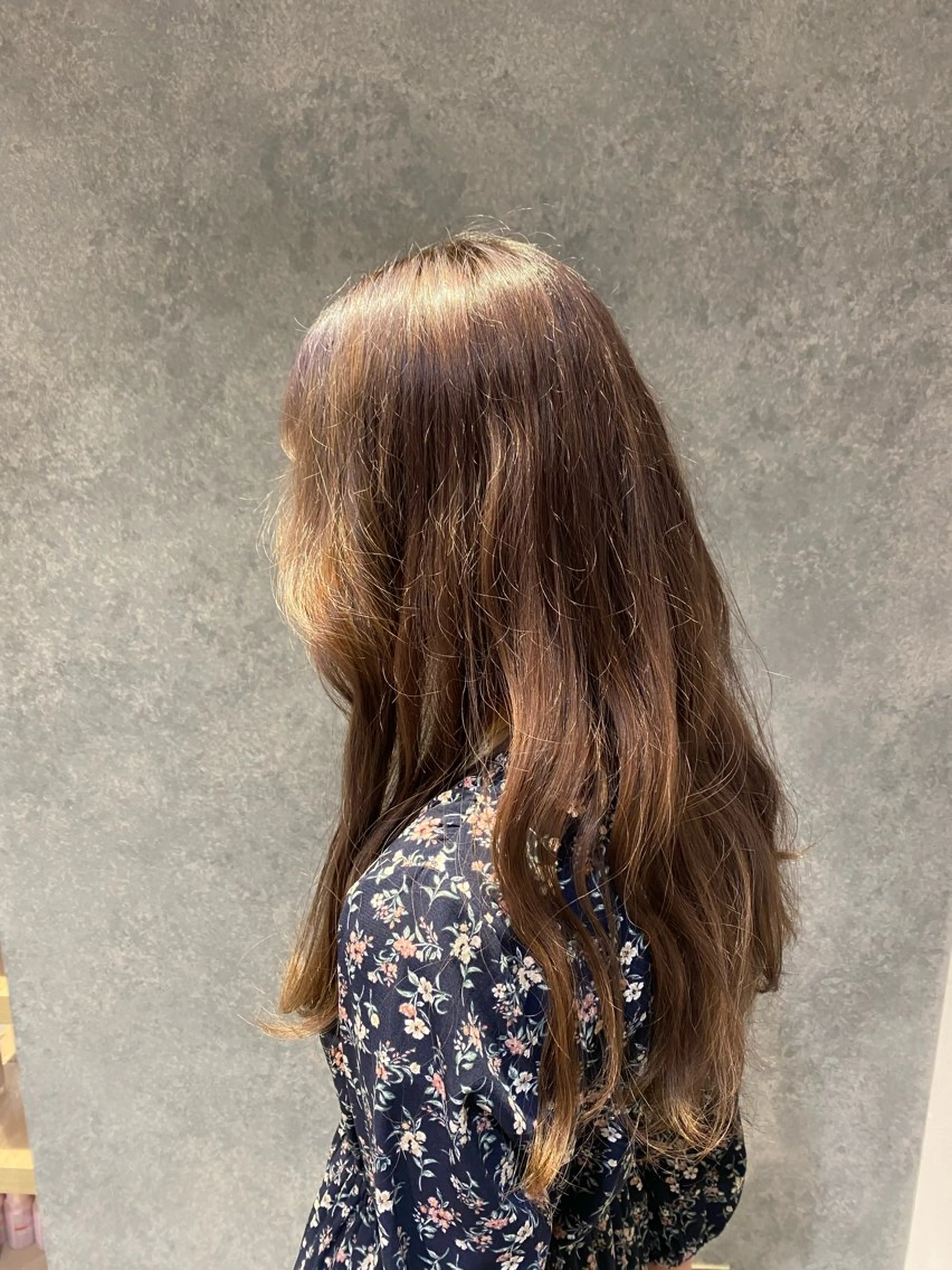 ロング カラー ベージュカラー オリーブベージュ AiRU hair RIRIKOのヘアスタイル