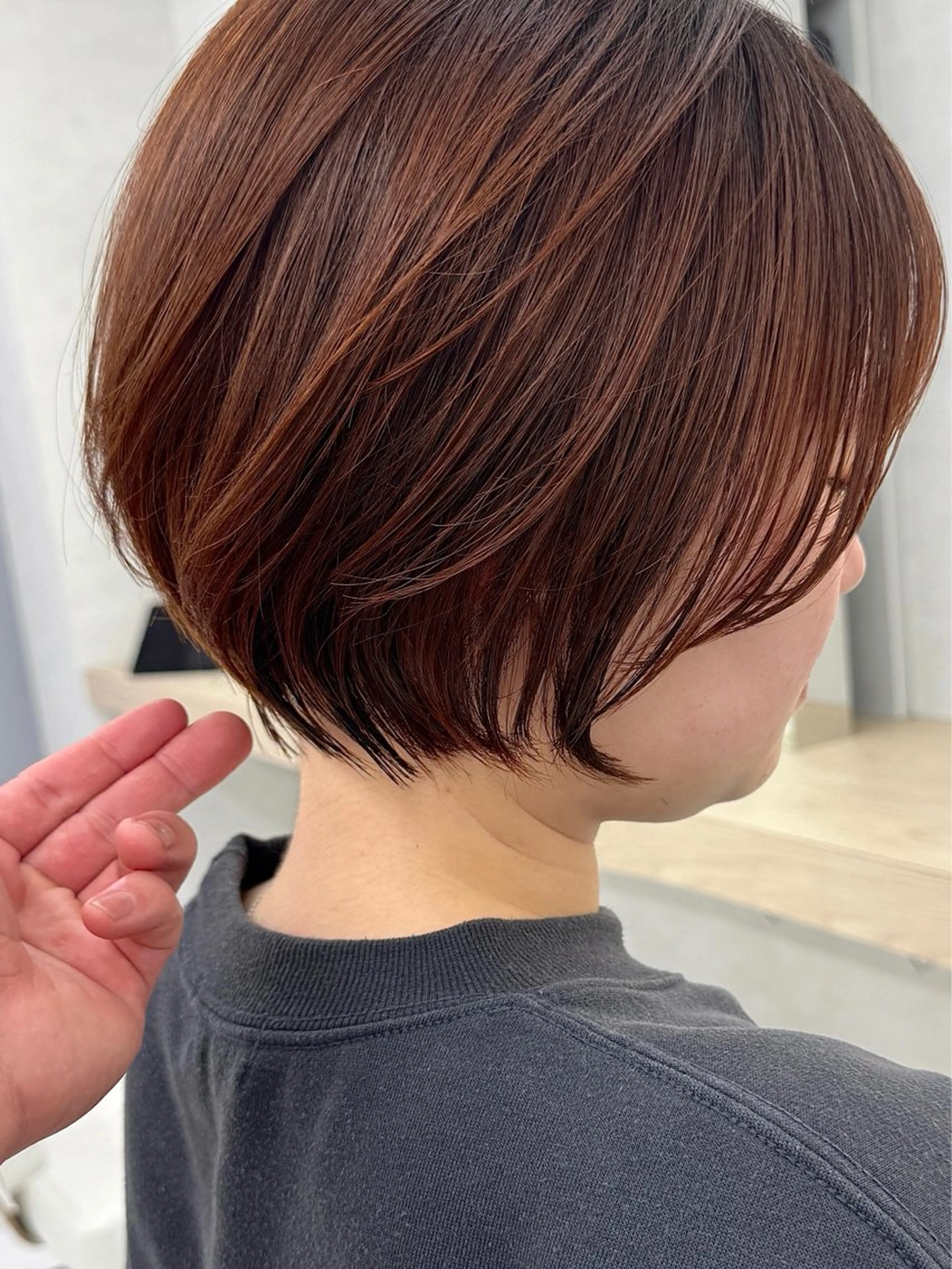 ショート カット 三鷹で1番ショート ボブをカットする新谷のヘアスタイル