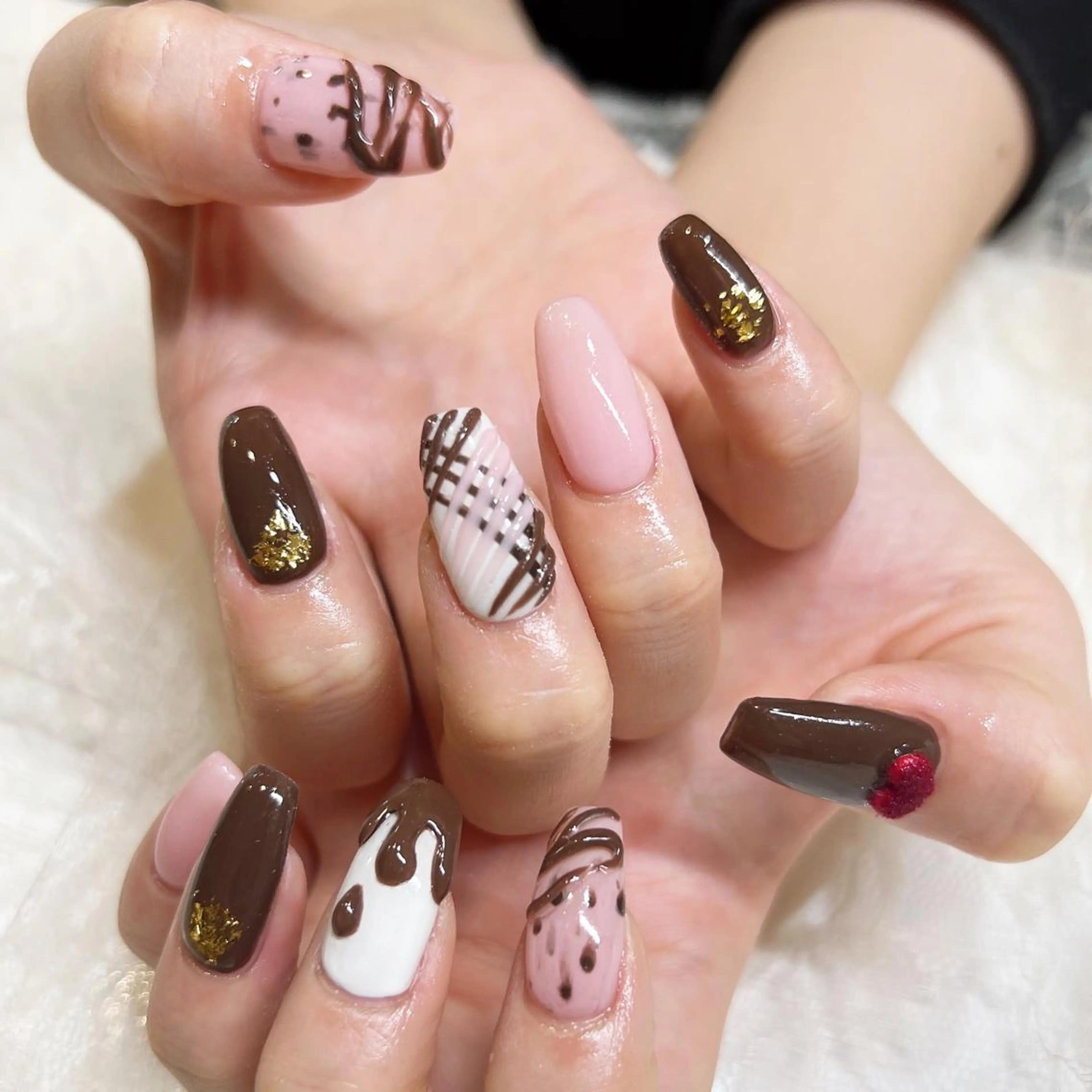 ネイル バレンタイン nailist yuiのネイルデザイン