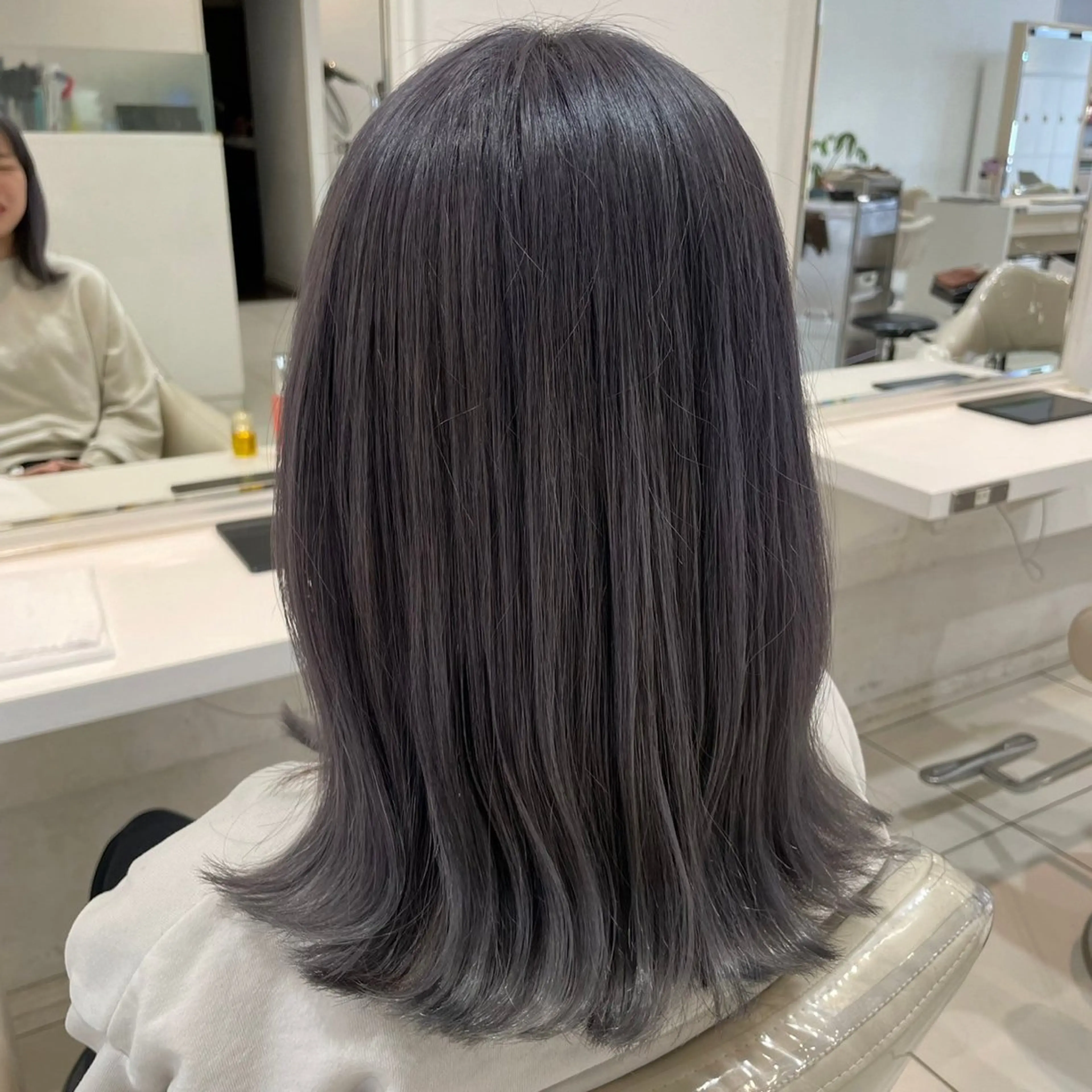 カラー 西沢 さくらのヘアスタイル