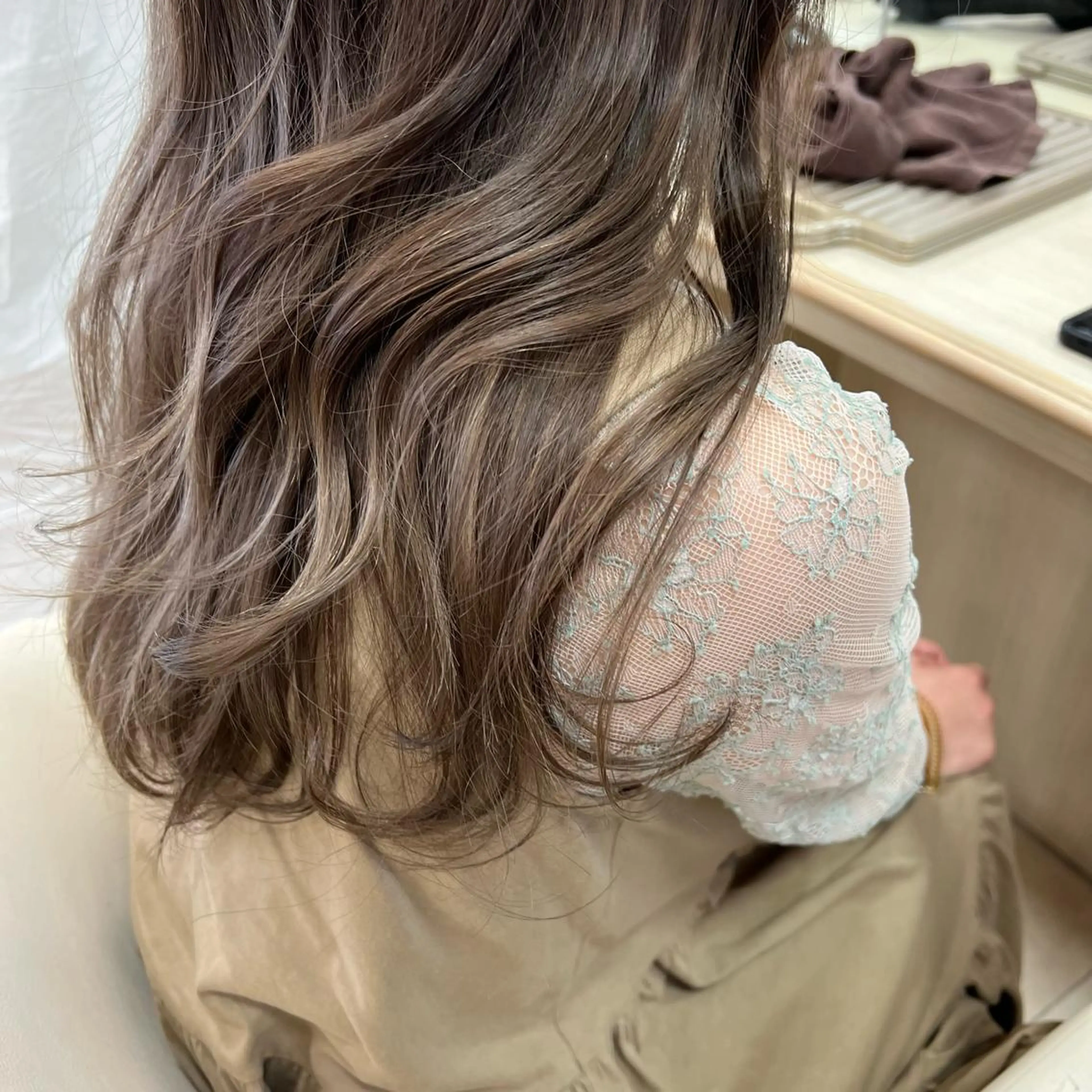 ロング カラー グレージュ ミルクティーグレージュ ヘアカラー トリートメント 盛れるレイヤーカット 得意🌹井上美沙のヘアスタイル