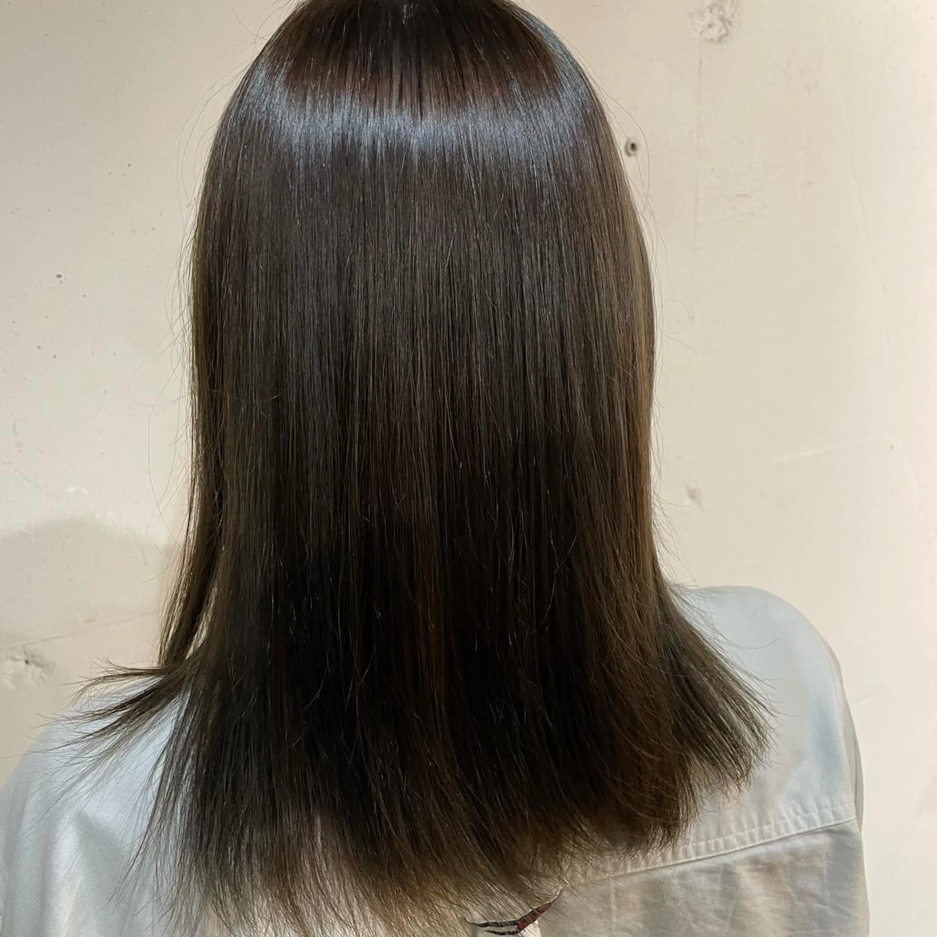 カラー グレージュ オリーブグレージュ オリーブグレー 影山 蒼太のヘアスタイル
