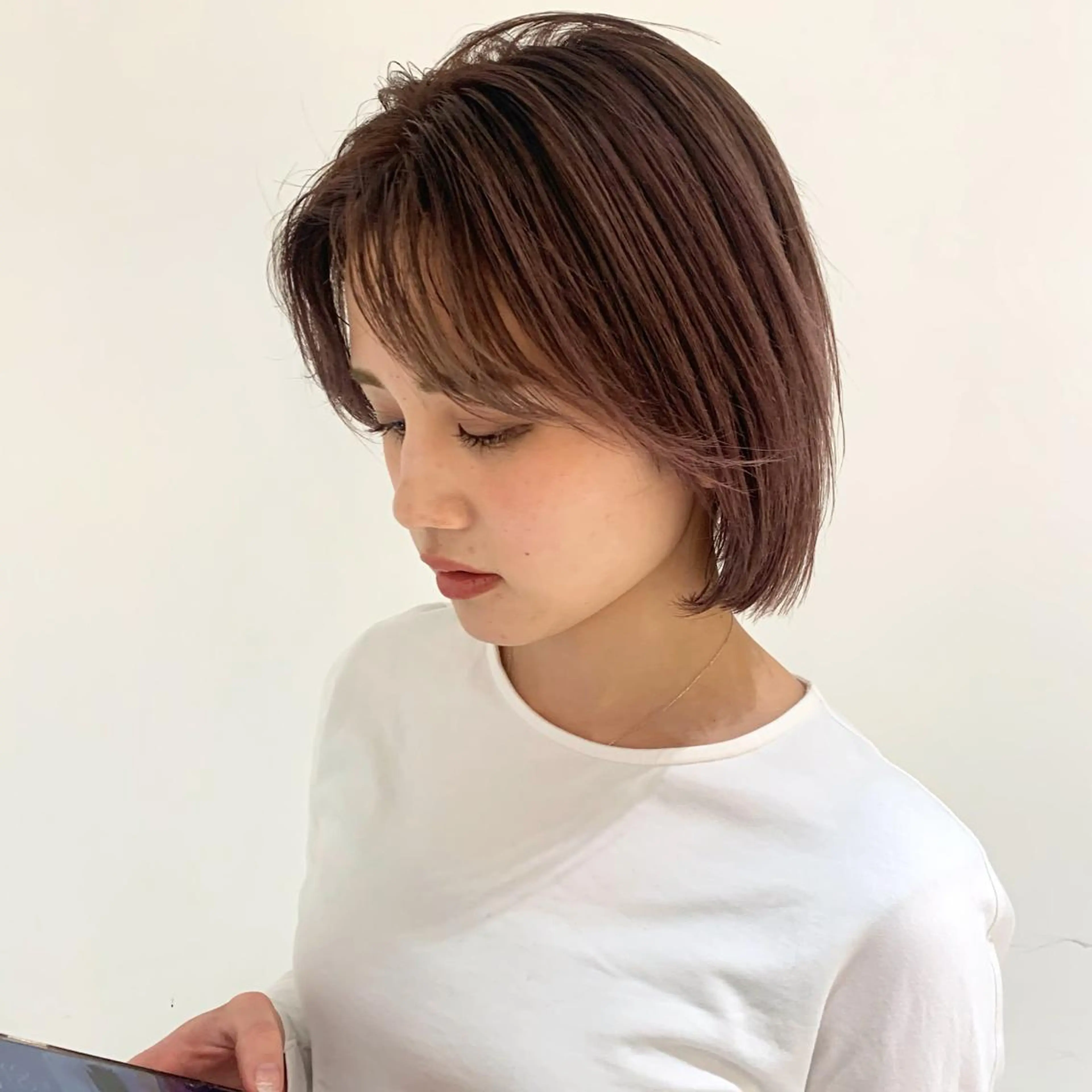 ショート カラー ベージュカラー ピンクカラー ピンクベージュ iLi所属・iLi 《イリ》のヘアスタイル