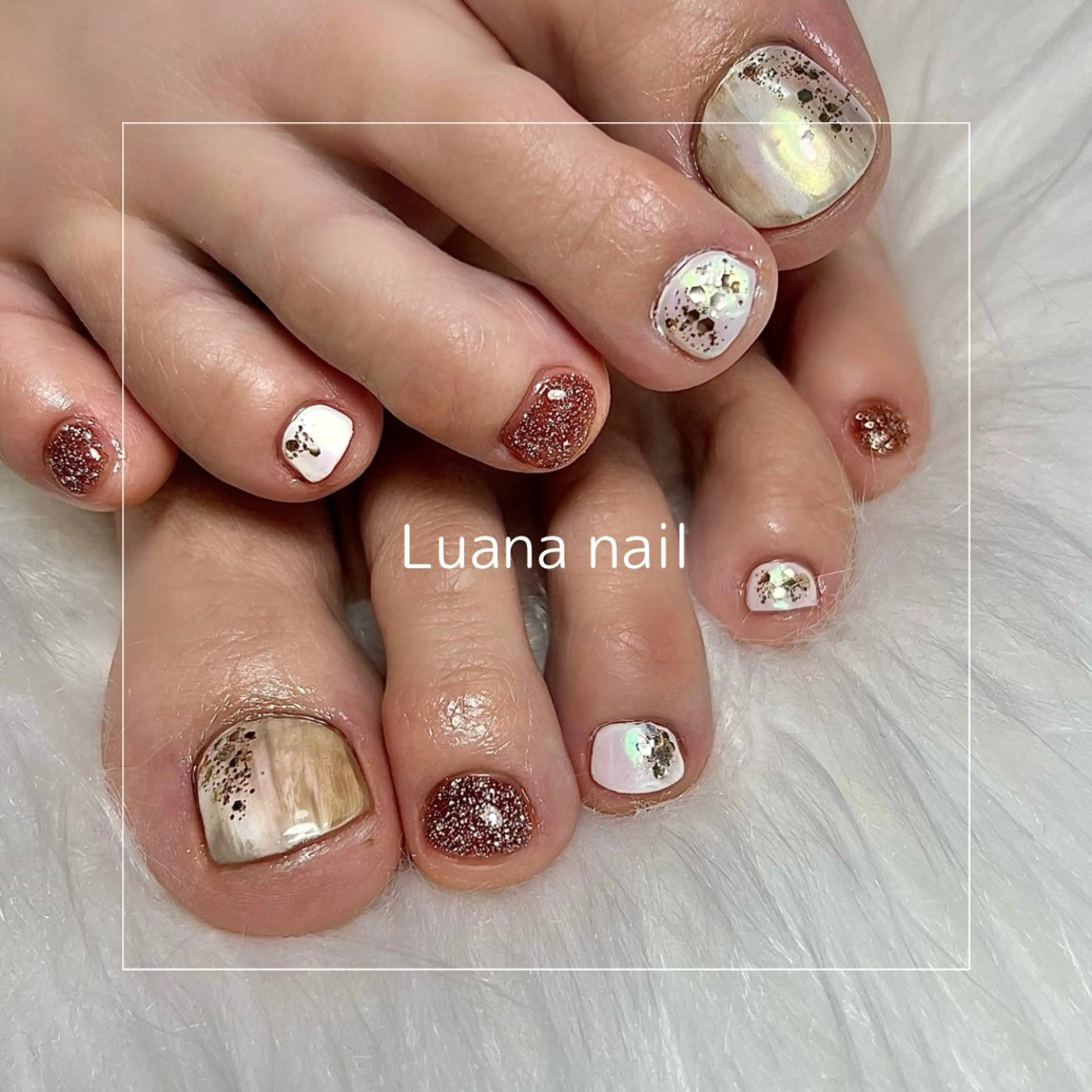 ネイル オーロラネイル ブラウン フットネイル ホワイト フットネイル Luana nailのネイルデザイン