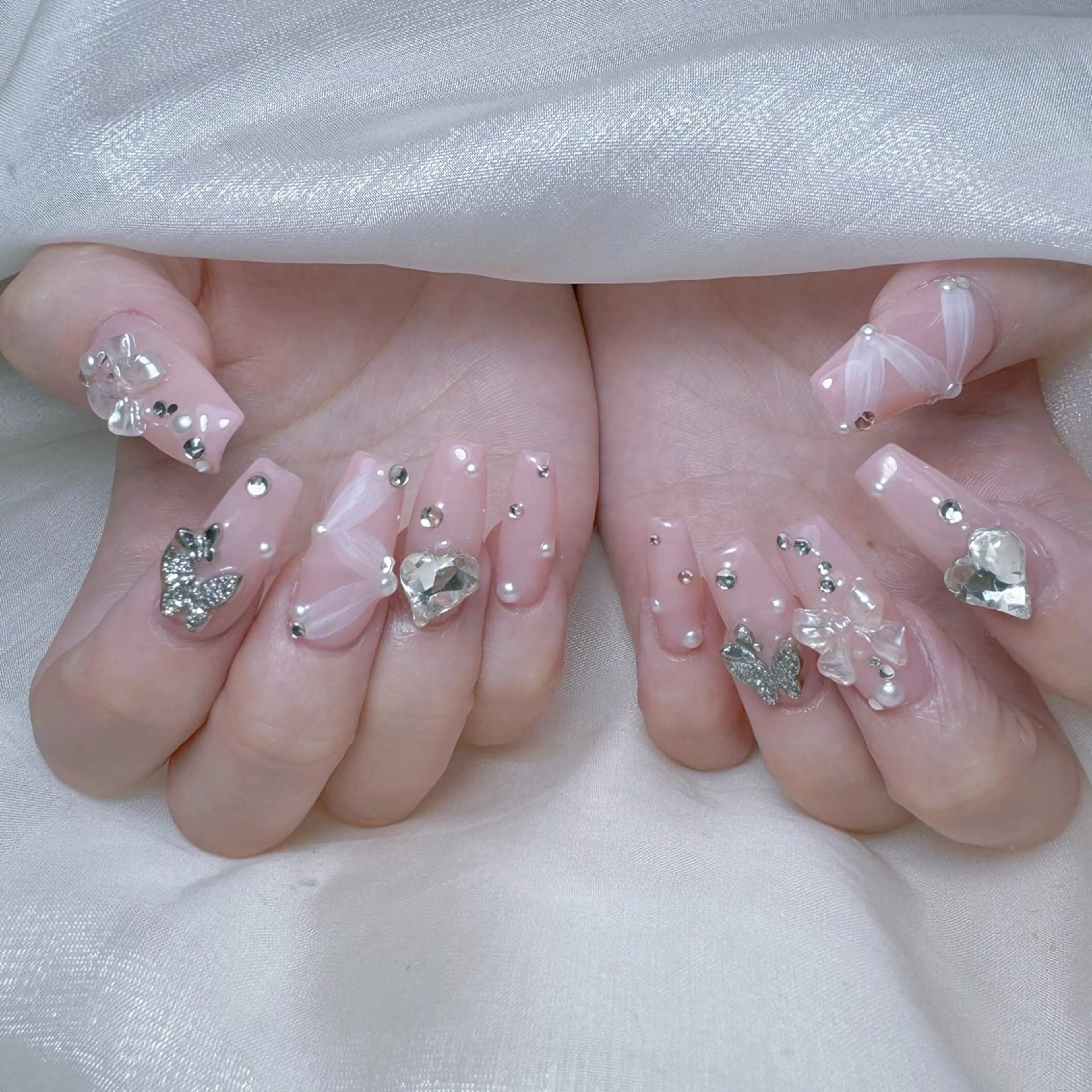 ネイル オーロラネイル フレンチネイル ハート キラキラネイル 韓国ネイル ハンドネイル Melody Nail所属・Melody  3D/スカルプ専門店のネイルデザイン