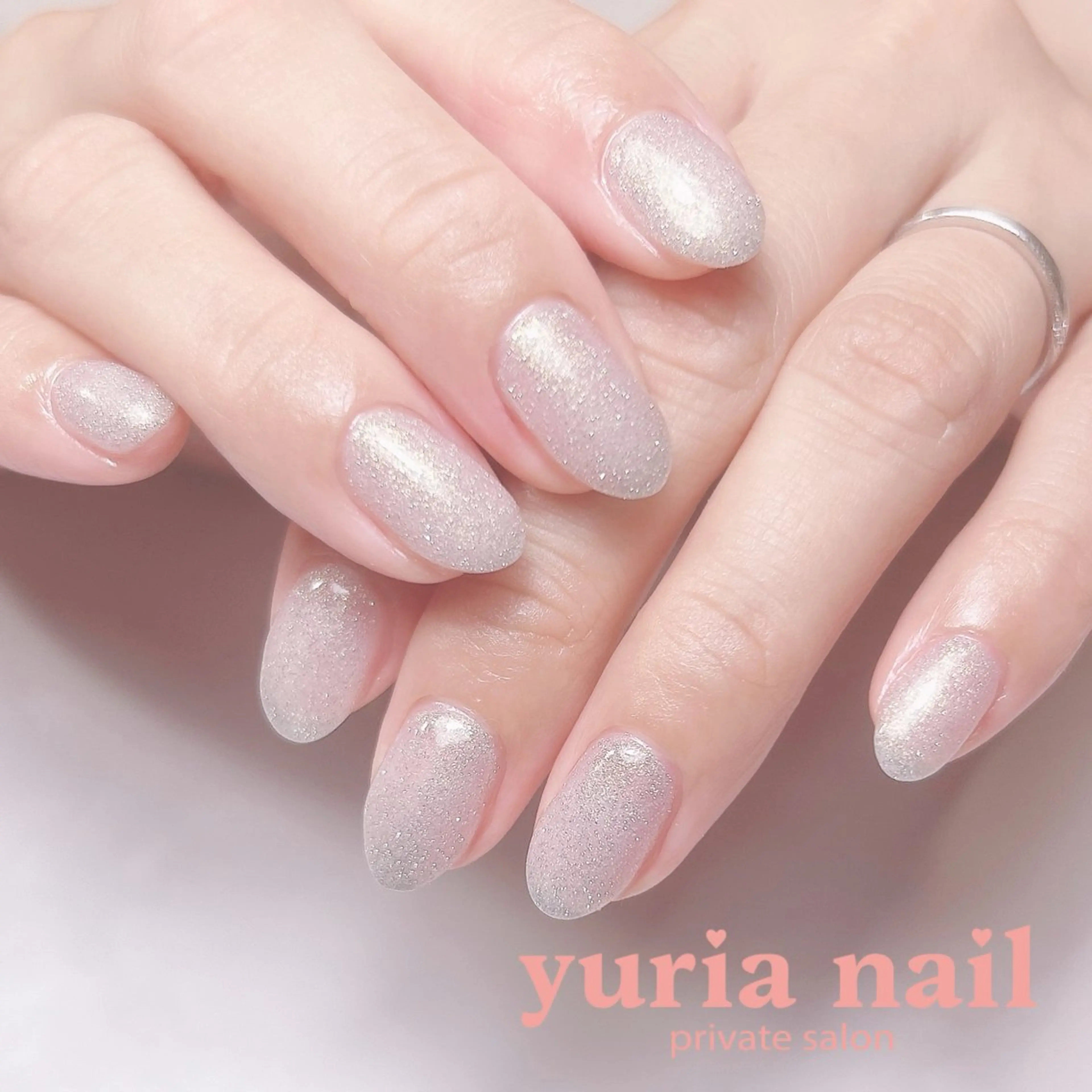 ネイル ジェルネイル ラメ(グリッター) ワンカラーネイル ホワイト ハンドネイル 小林 ゆりあのネイルデザイン