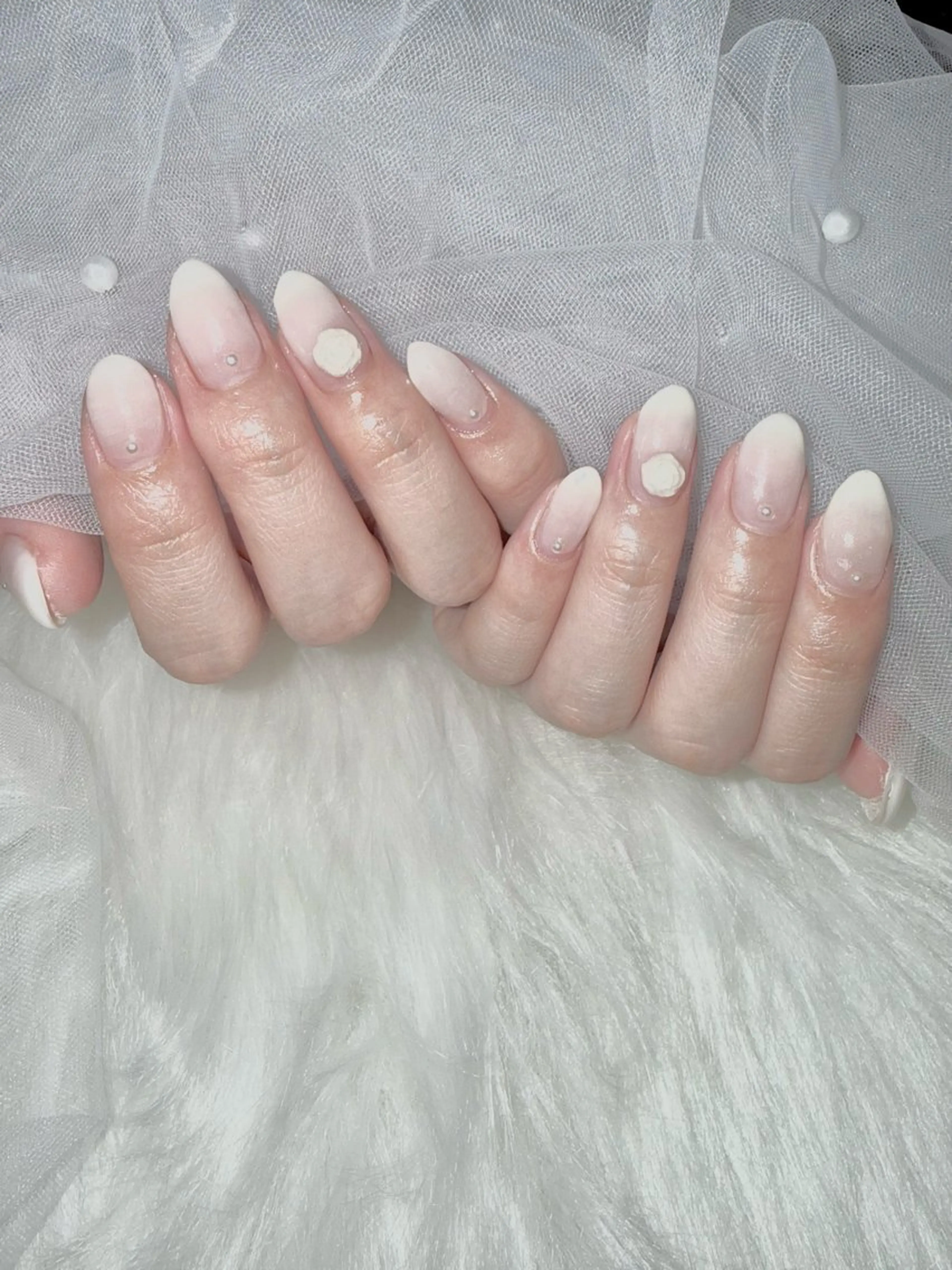 ネイル グラデーション ワンホンネイル ホワイト ハンドネイル miss you ♡ Miyuuのネイルデザイン