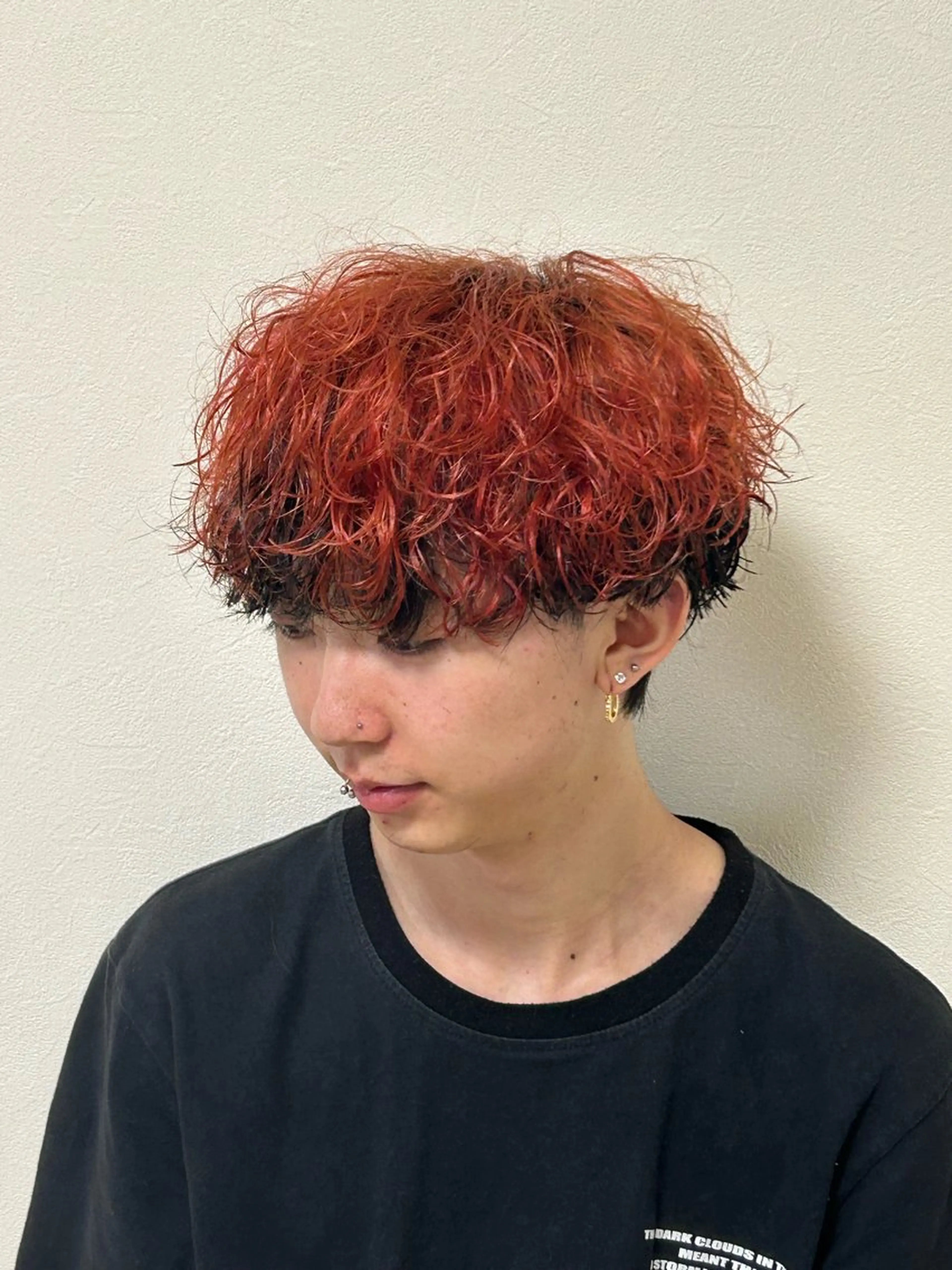 セミロング フェザー/シャドウ/ メッシュパーマのヘアスタイル