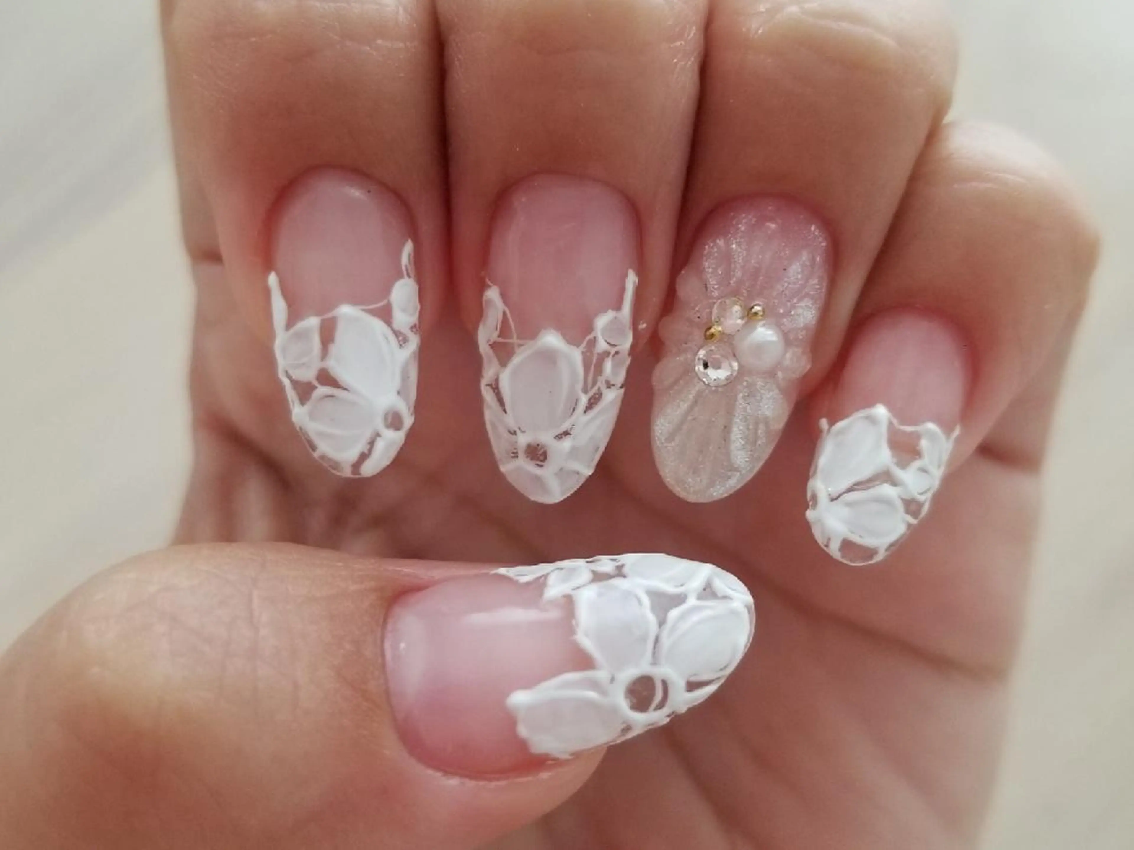 ネイル フレンチネイル レース ハンドネイル em nailのネイルデザイン