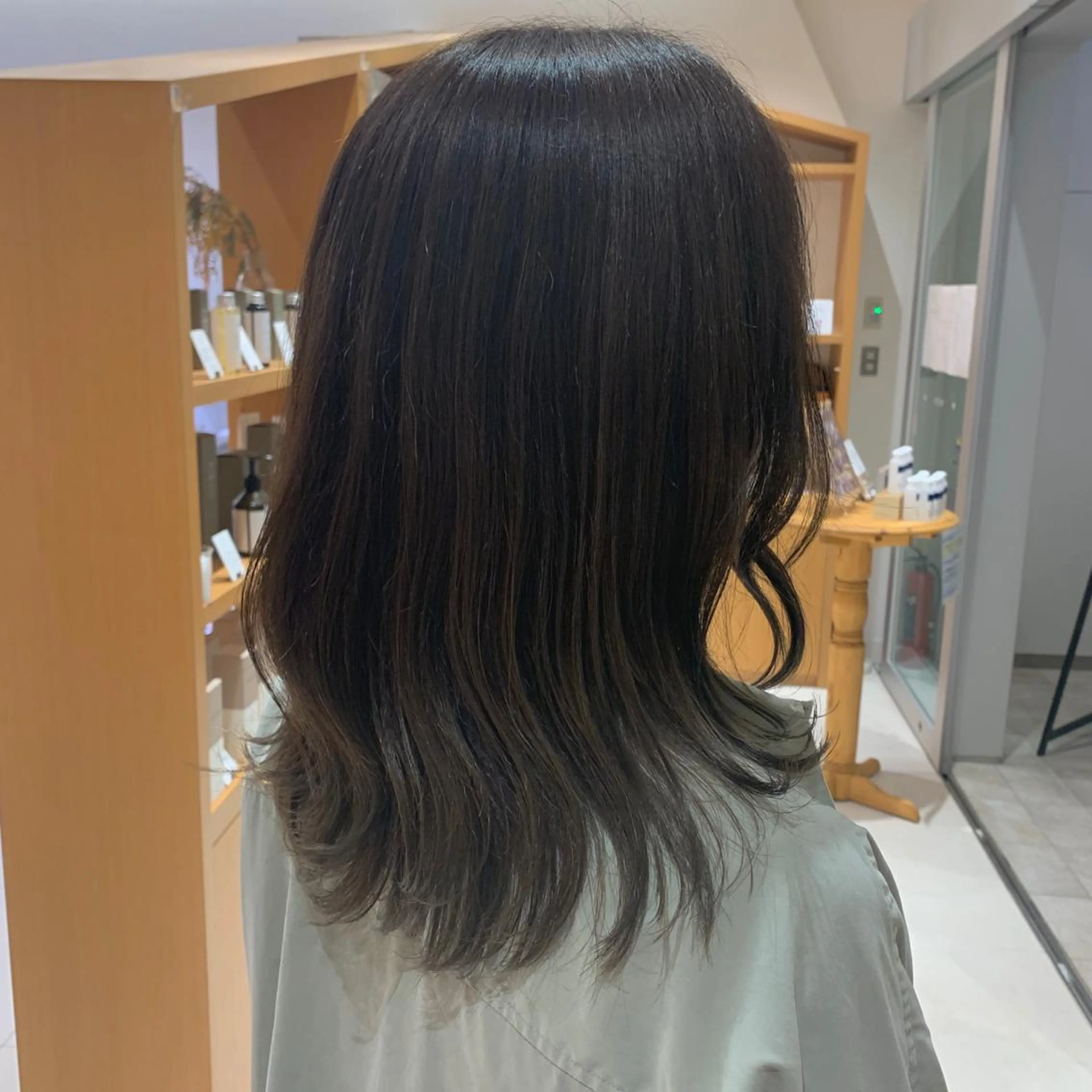 ミディアム カラー 下川 由貴のヘアスタイル