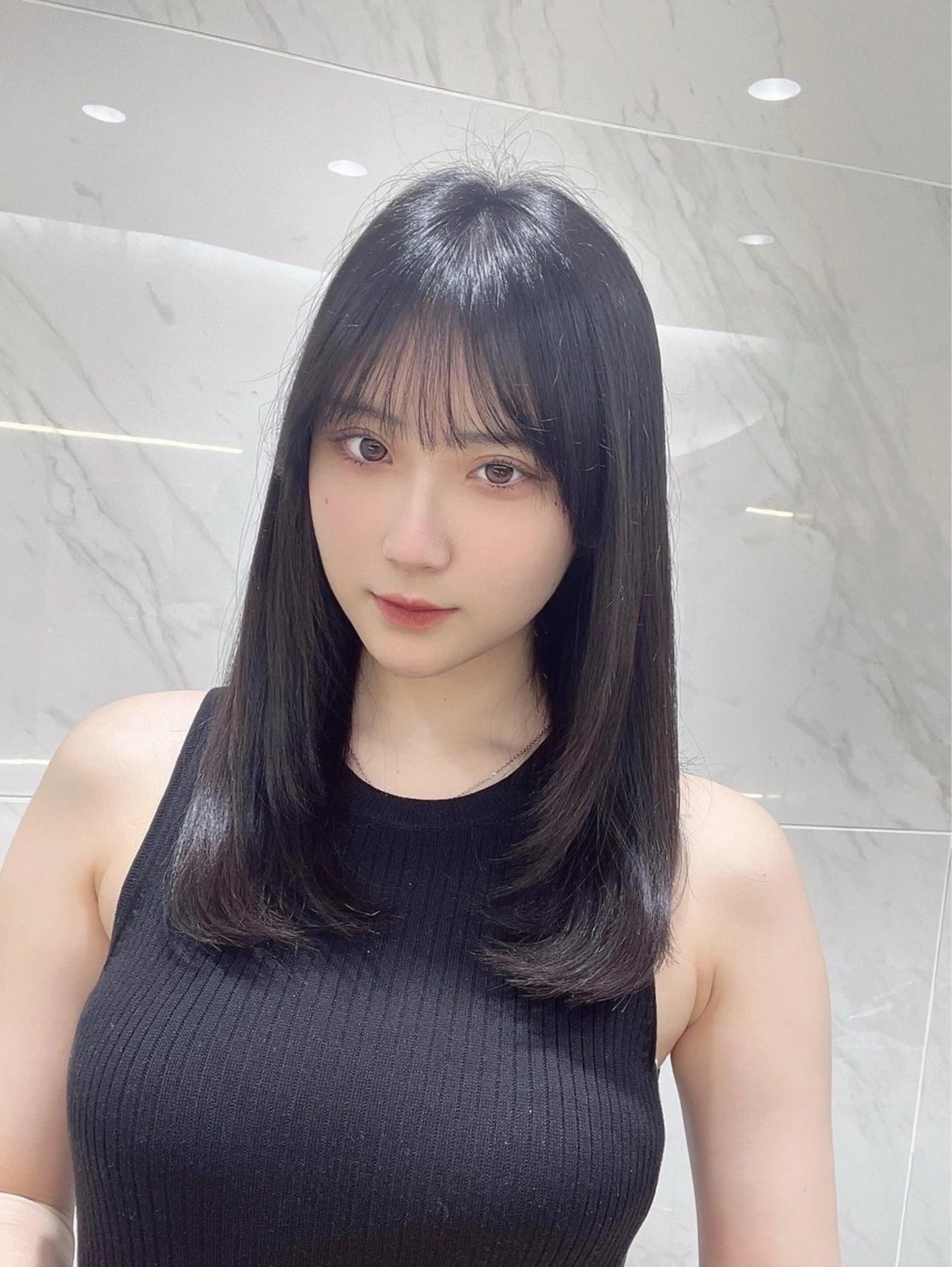 ミディアム 中顔面短縮 顔まわり新田大翔のヘアスタイル