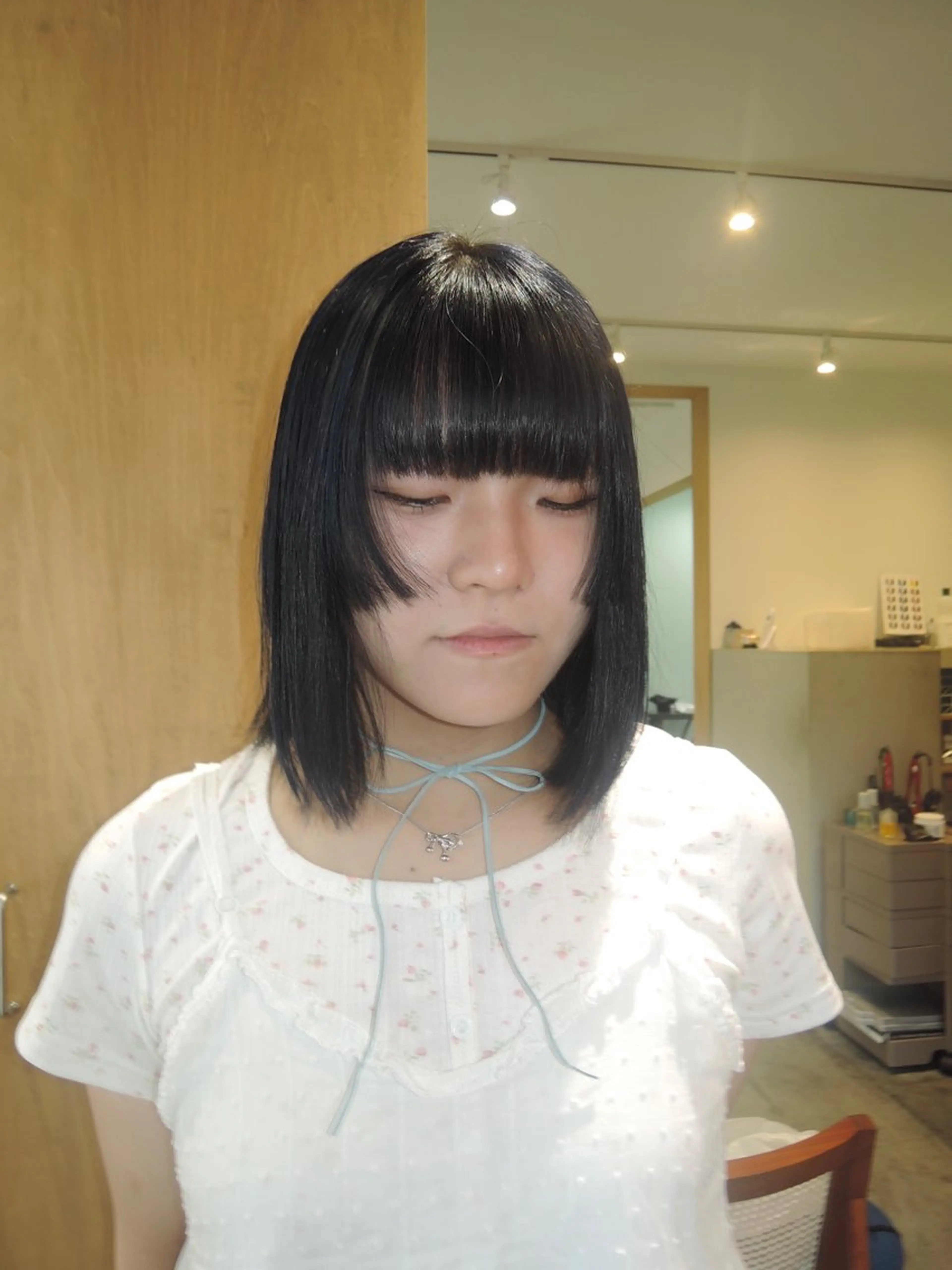 ショート ボブ YUI／レイヤー カット/透明感カラーのヘアスタイル