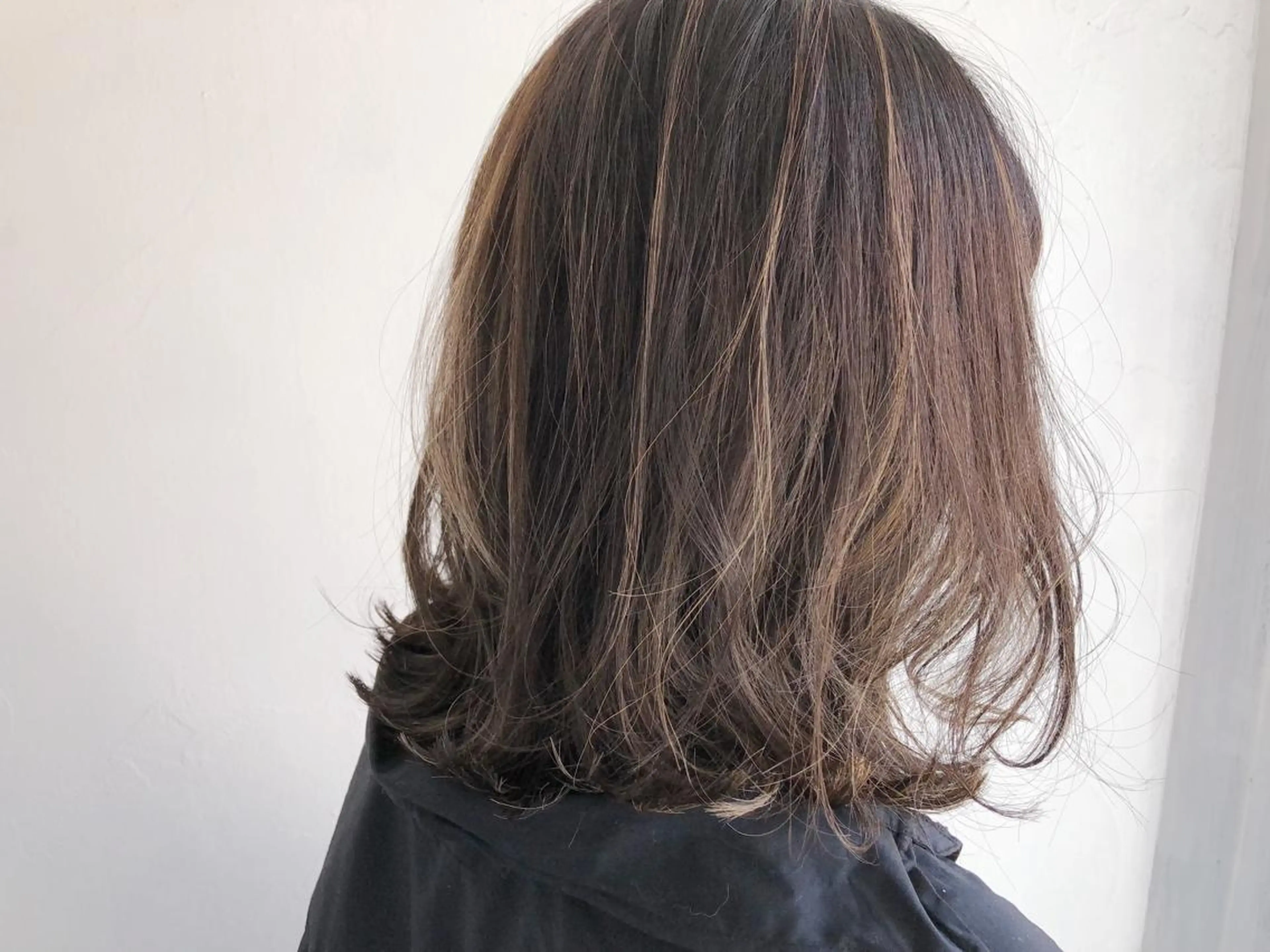 セミロング カット 関 京磨のヘアスタイル