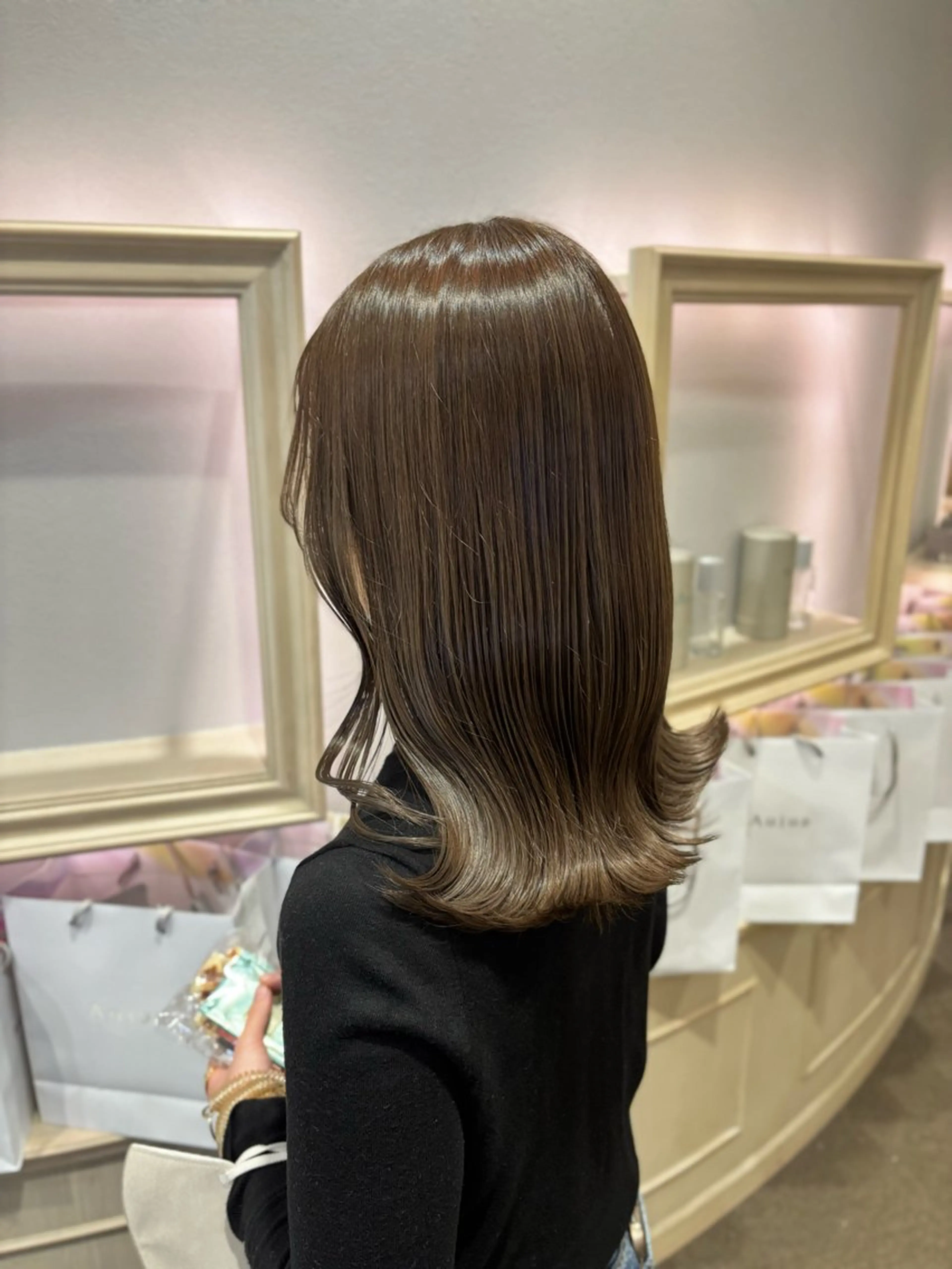 ミディアム カラー ベージュカラー ブリーチ 透明感カラー グレージュ ブリーチなしカラー カット ヘアカラー トリートメント サソウ ユリエ🥥のヘアスタイル