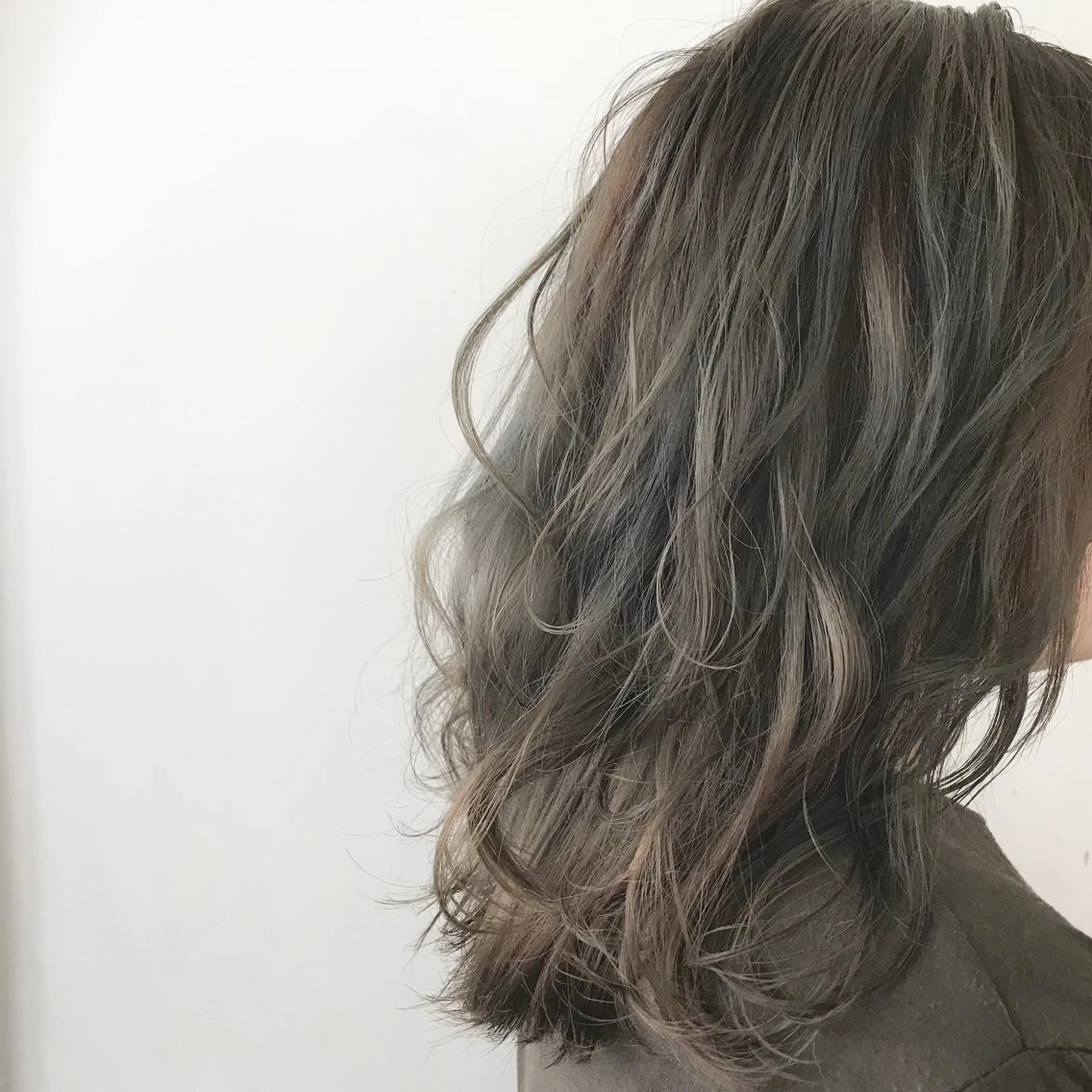 セミロング カラー ダブルカラー salowin梅田所属・レイヤー/顔周り /AKARIのヘアスタイル